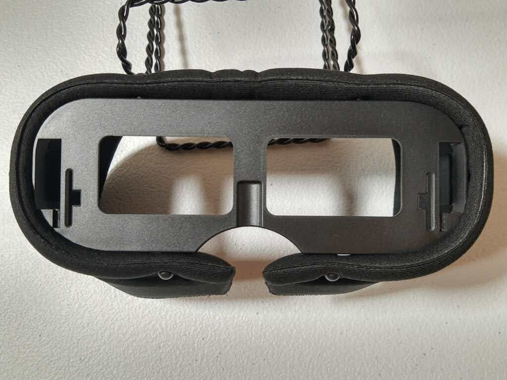 Nintendo Virtual Boy Stand with Complete Visor Eye Shield VUE-003 – Brand New