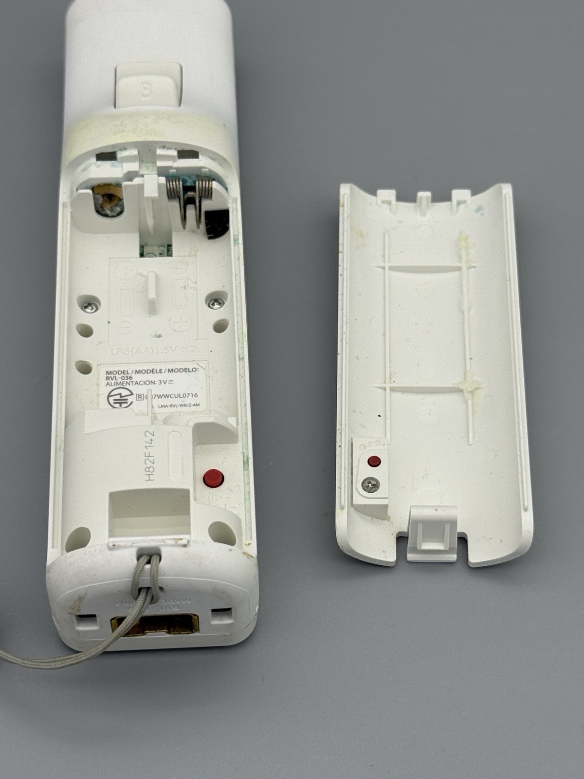 OEM Nintendo Wii Motion Plus Controller – White – Free Shipping – Stained