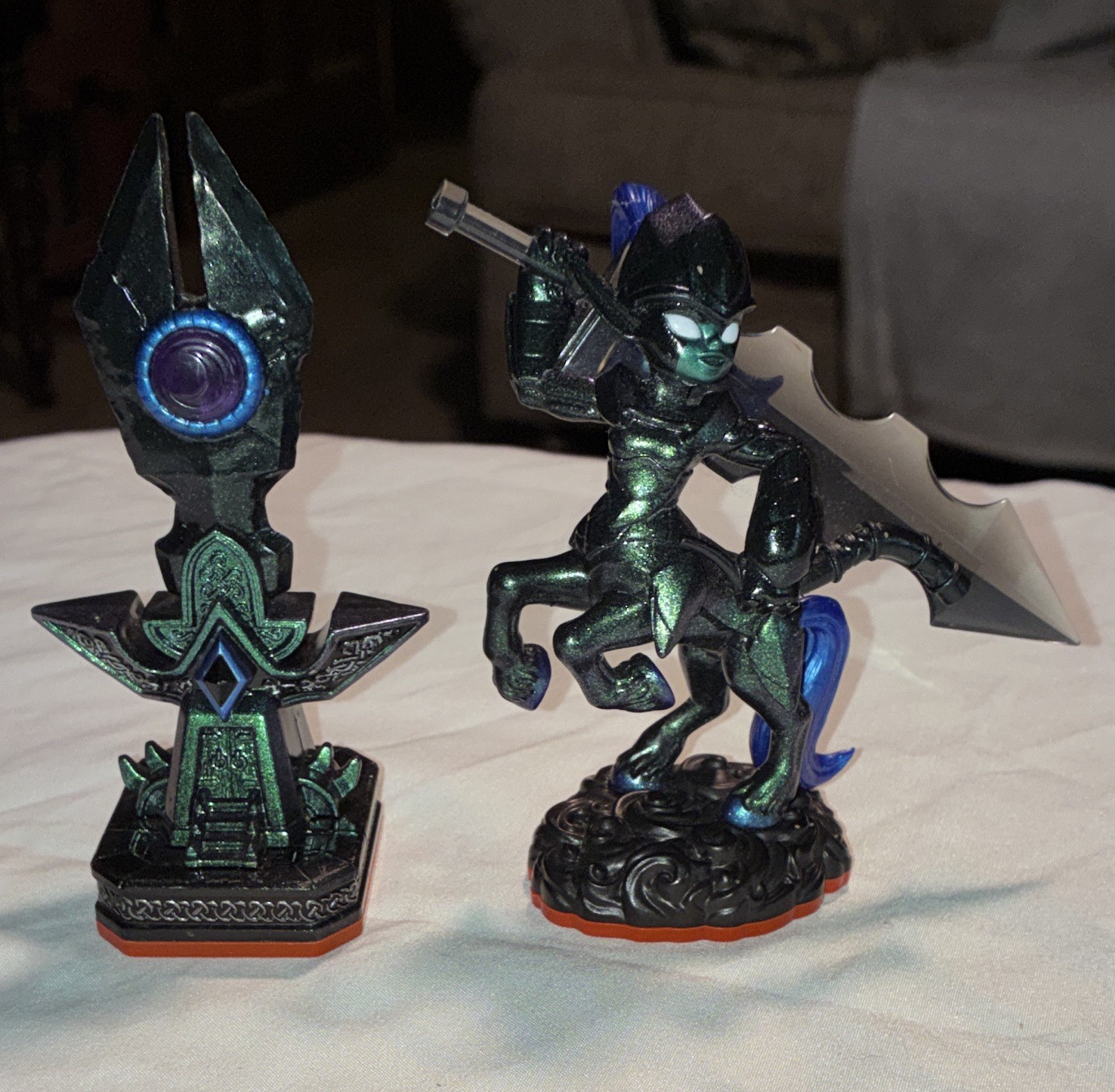 Skylanders Trap Team: Knight Mare Character Figure w/ Light-Up Dark Trap Crystal