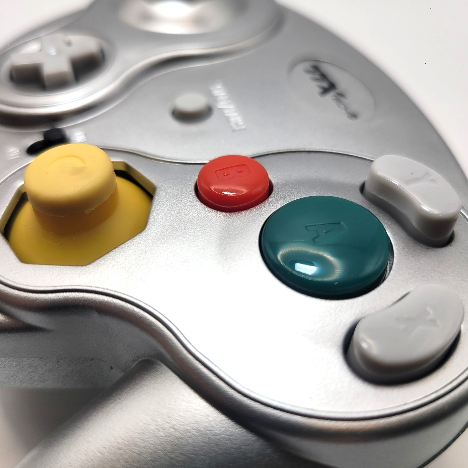 Silver “WaveDash” Wireless GameCube Controller for NGC or Wii – New In Box