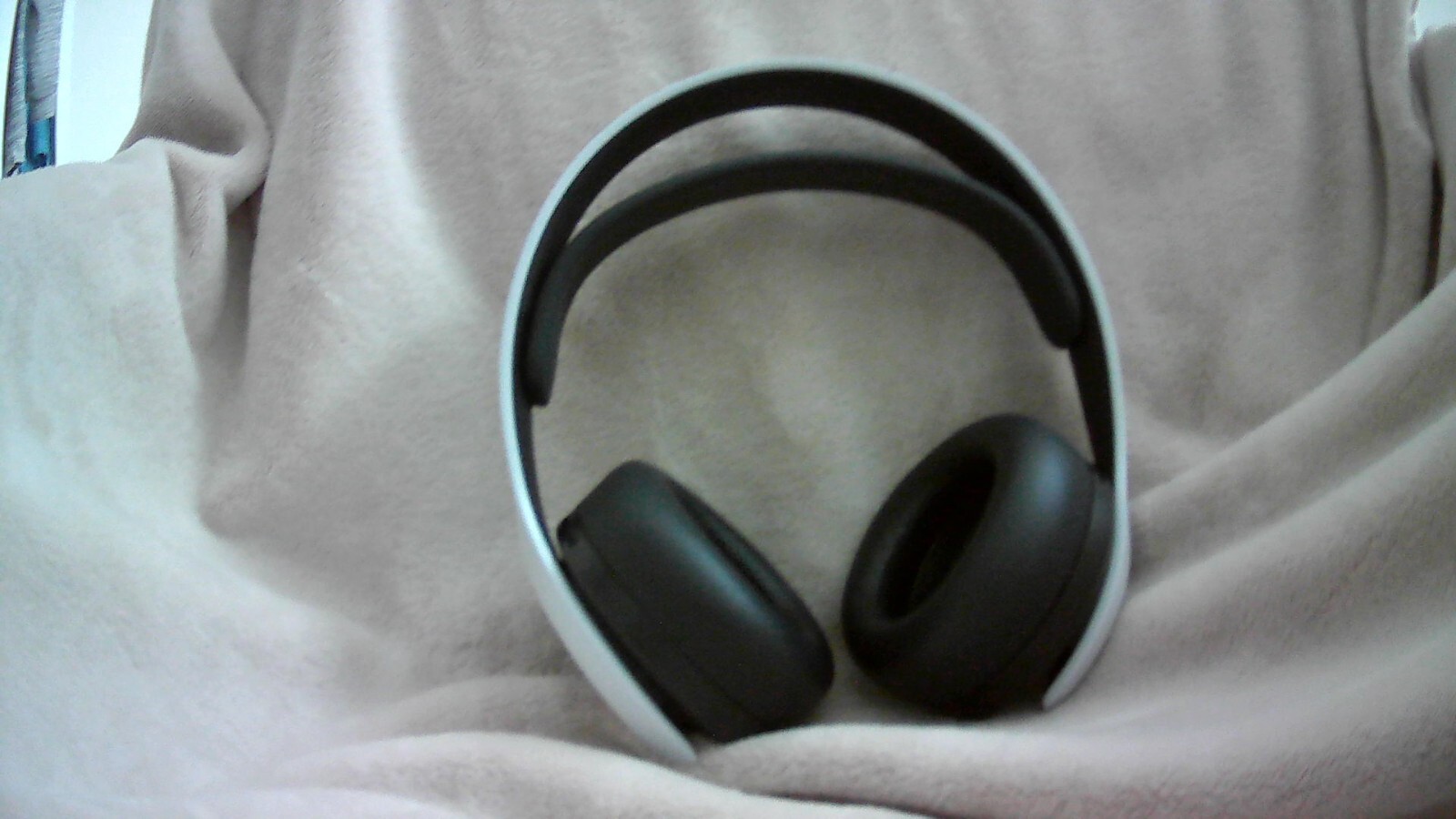 PlayStation Sony Pulse 3D Ear-Cup (Over the Ear) – White