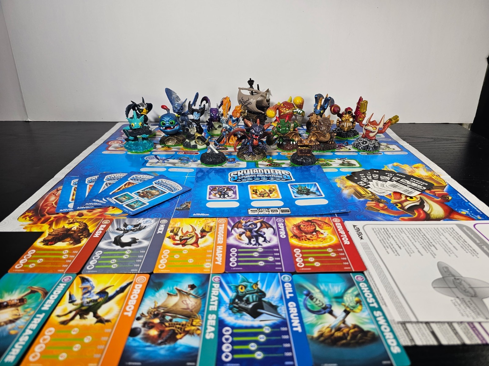 Activision skylander assorted lot (17) figures With Cards And Checklist Poster
