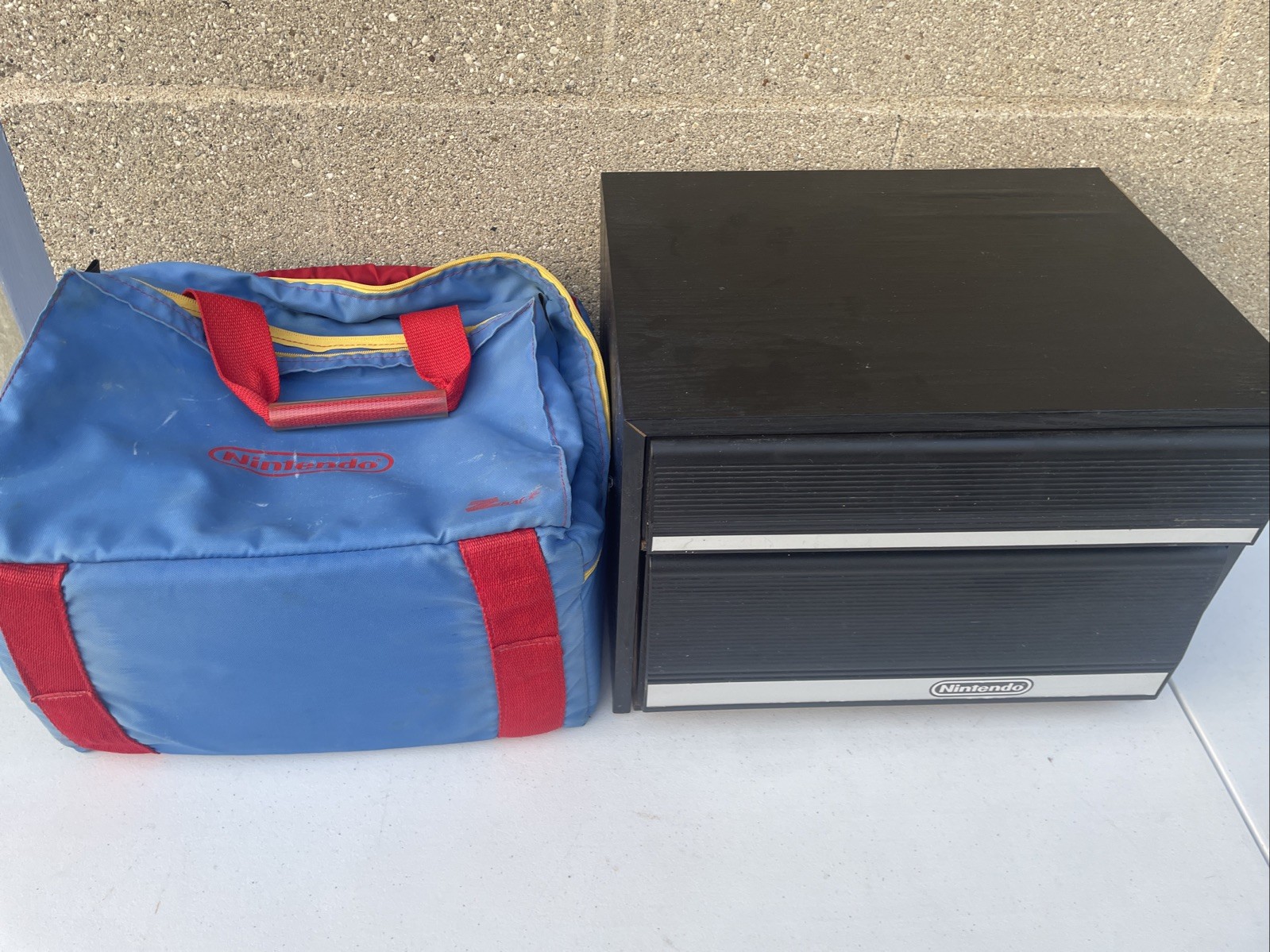 Nintendo NES 2-drawer game holder controller zapper storage & Soft Shell Carrier