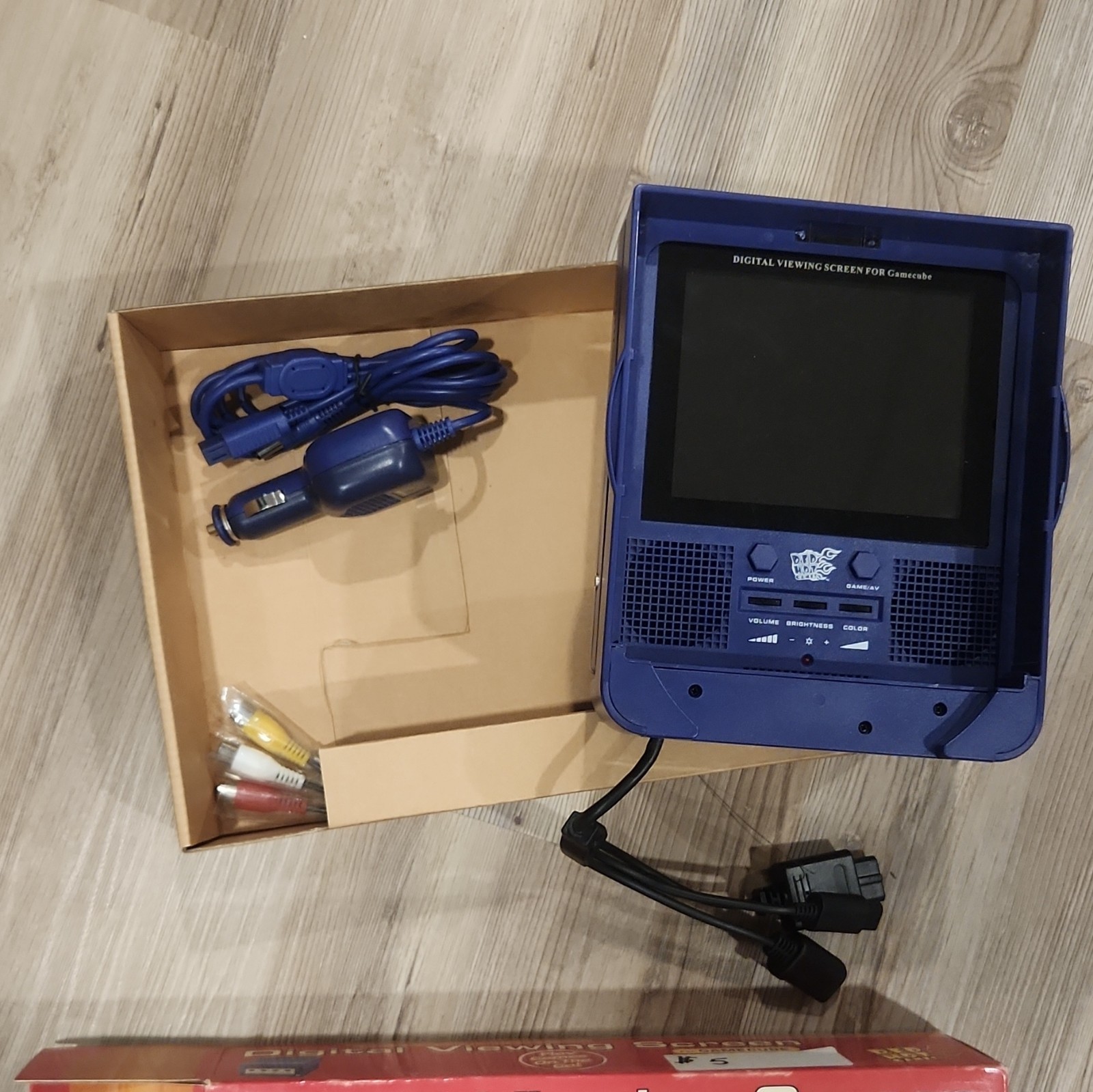 Red Hot Games Digital Viewing Screen for Nintendo GameCube Blue w/ Cables & Box