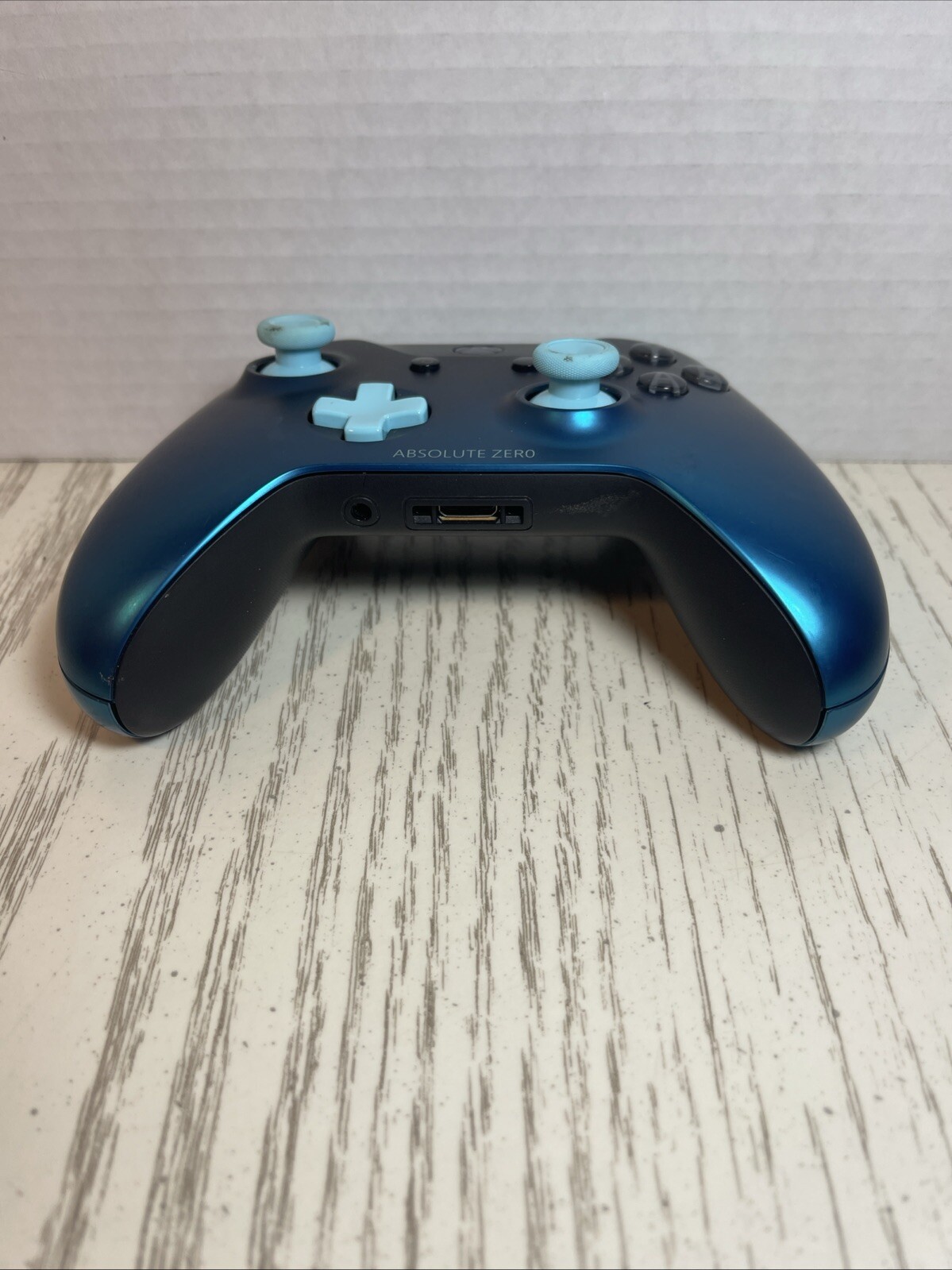 Microsoft Xbox One Wireless Controller – Absolute Zero Edition (1708)-Multicolor