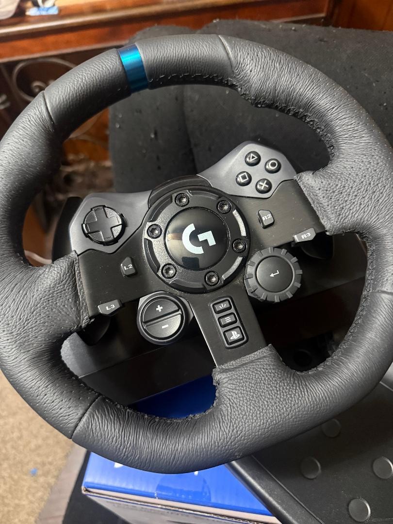 Logitech G923 Steering Wheel + Pedals, True Force Feedback, PC, PS5 – Black