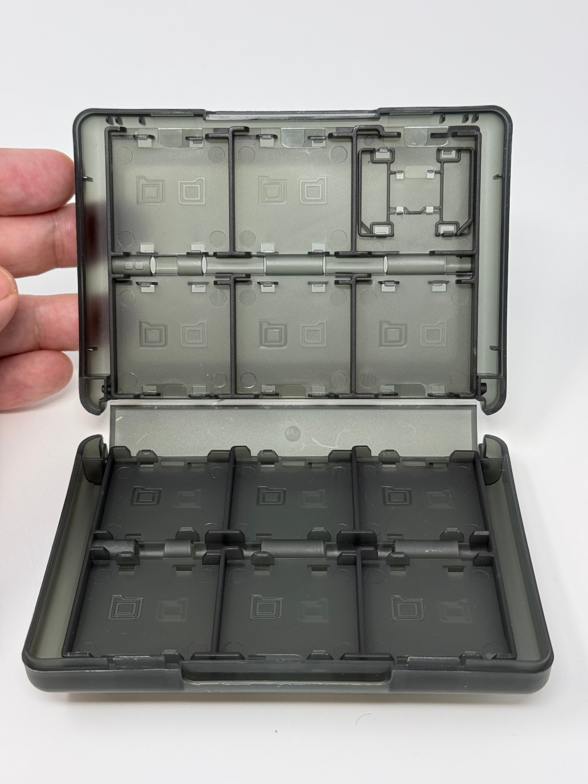 Unbranded Nintendo DS/3DS 24-in-1 Game Cartridge Case [Clear Black]