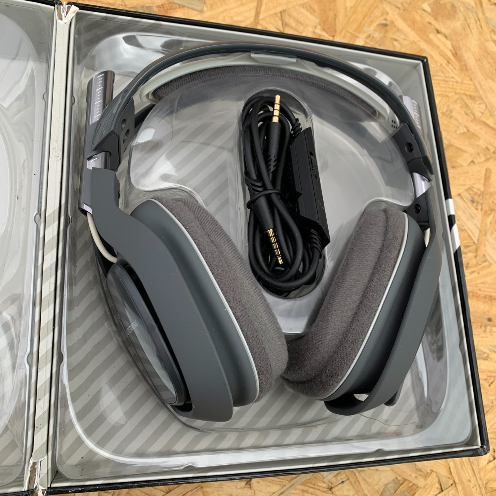ASTRO Gaming A40 TR Wired Headset for Xbox Series X | S, Xbox One – Black…