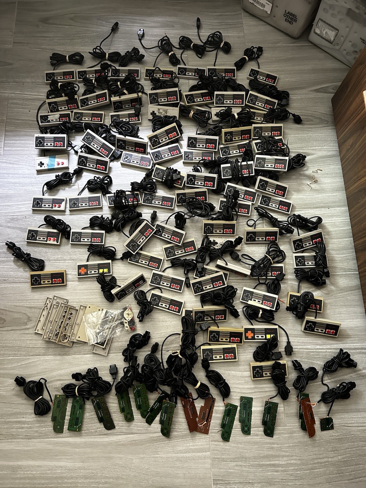 huge lot of 77 authentic Nintendo NES Original Controllers Wired- fast shipping