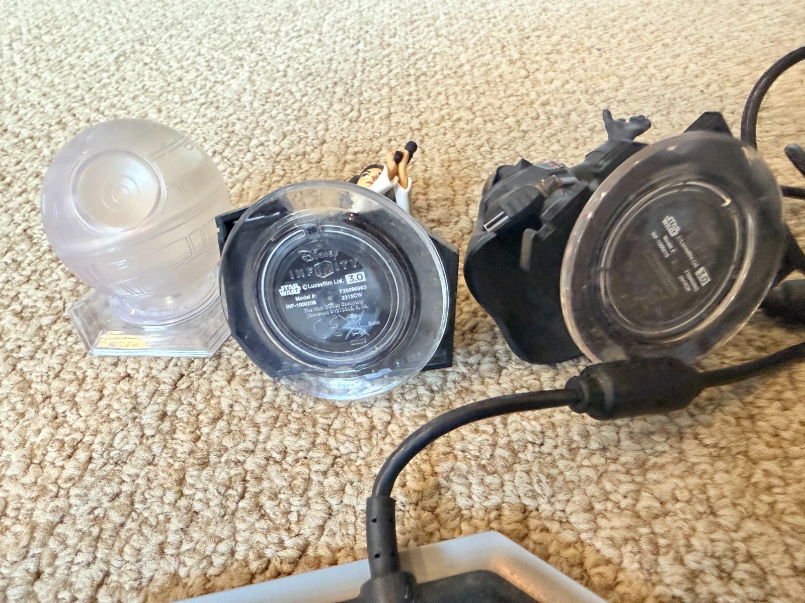 SDisney Infinity Base + 5 star wars figures lot