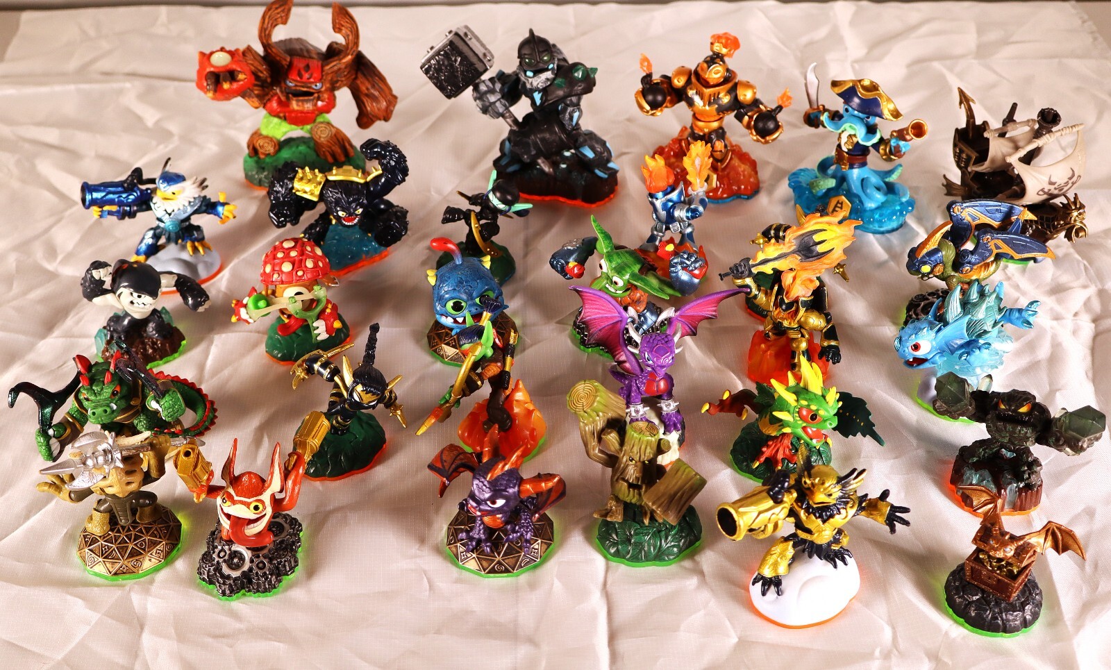 Huge Lot of 29 Skylanders Figures for Wii – Rare & Popular Characters Included!