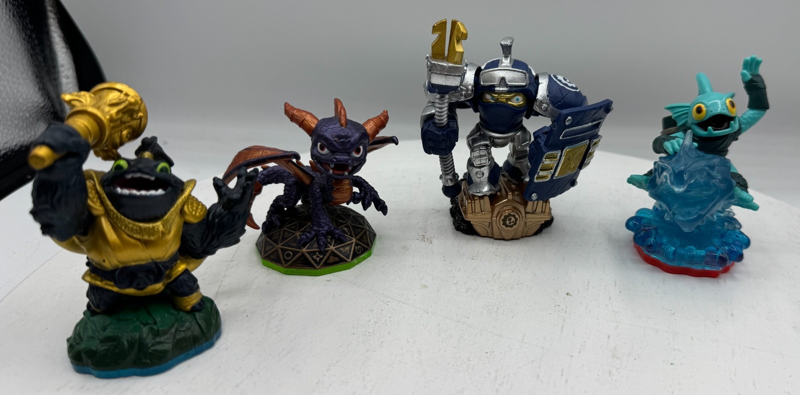 Lot of 4 Skylanders Figures High Volt, Tidal Wave, Spyro & Legendary Zoo Lou
