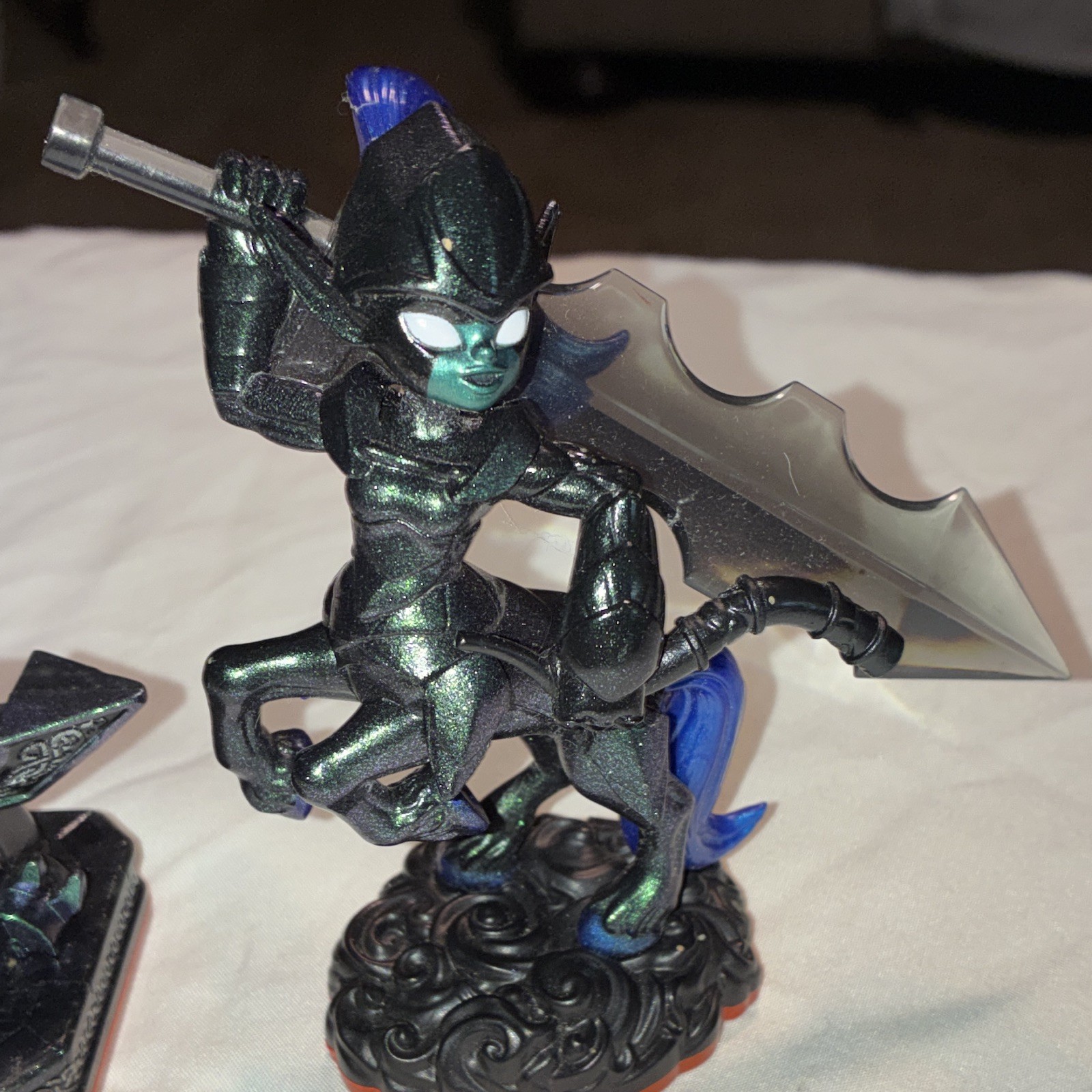 Skylanders Trap Team: Knight Mare Character Figure w/ Light-Up Dark Trap Crystal