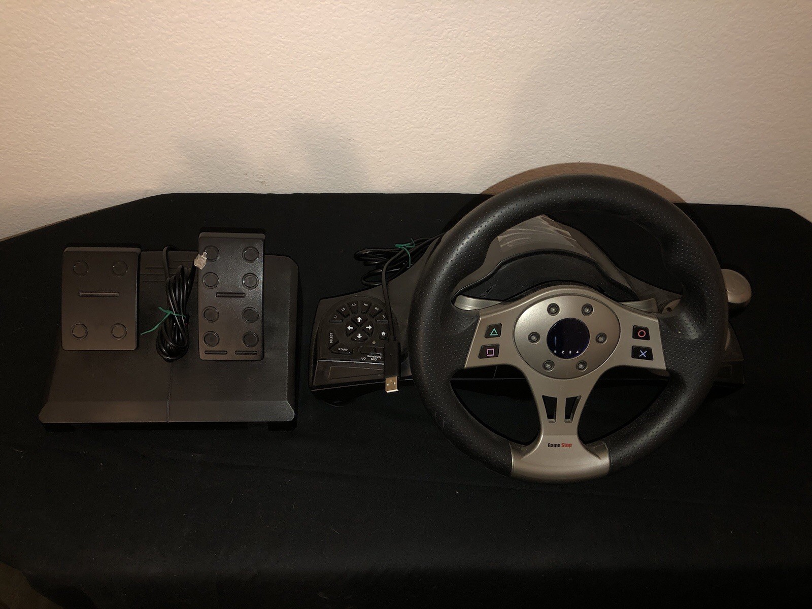 GameStop PlayStation 3 PS3 Steering Wheel w/ Foot Pedals Turns On, NOT TESTED