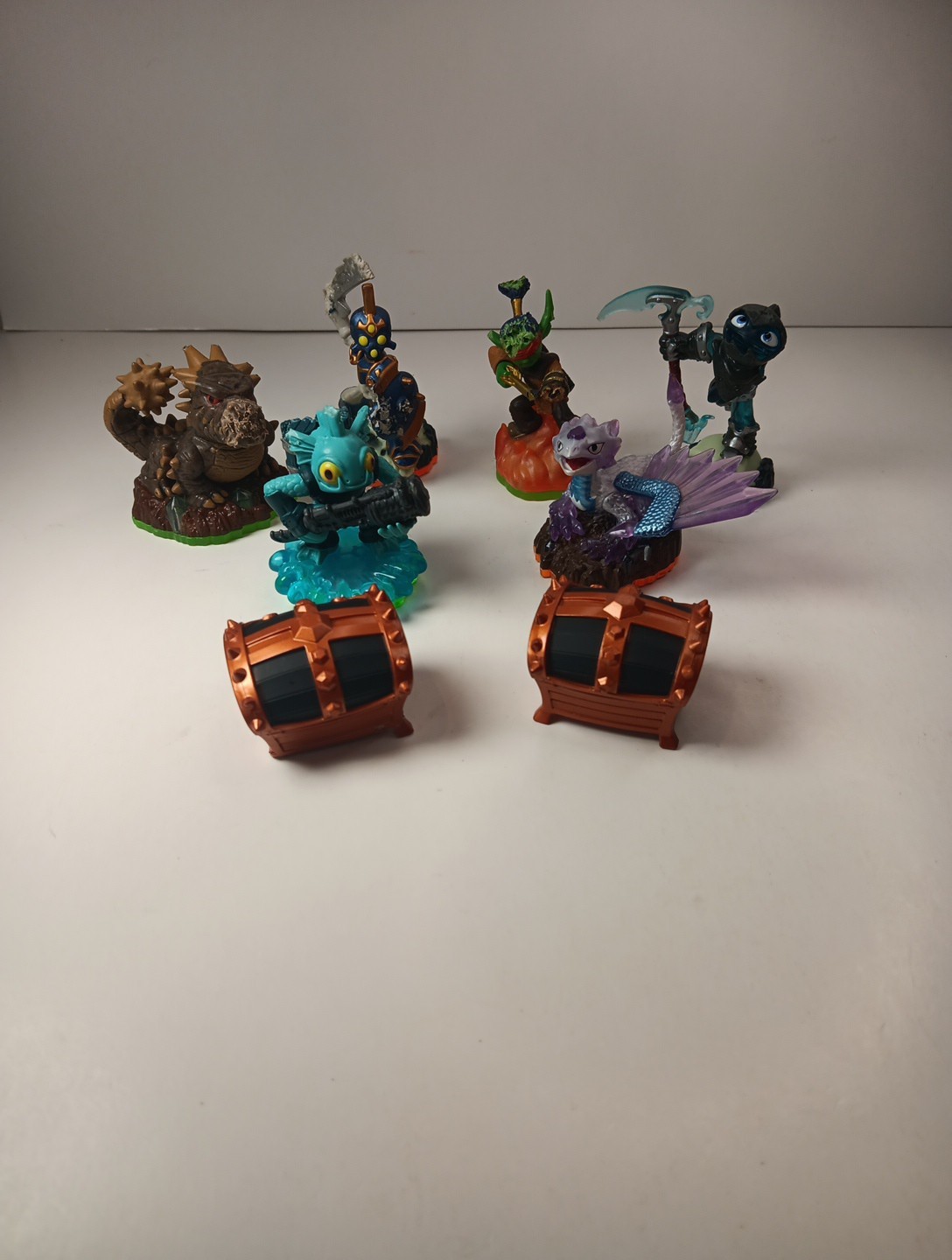 Lot Of 8 Skylanders Figures DAMAGED. SEE PICTURES