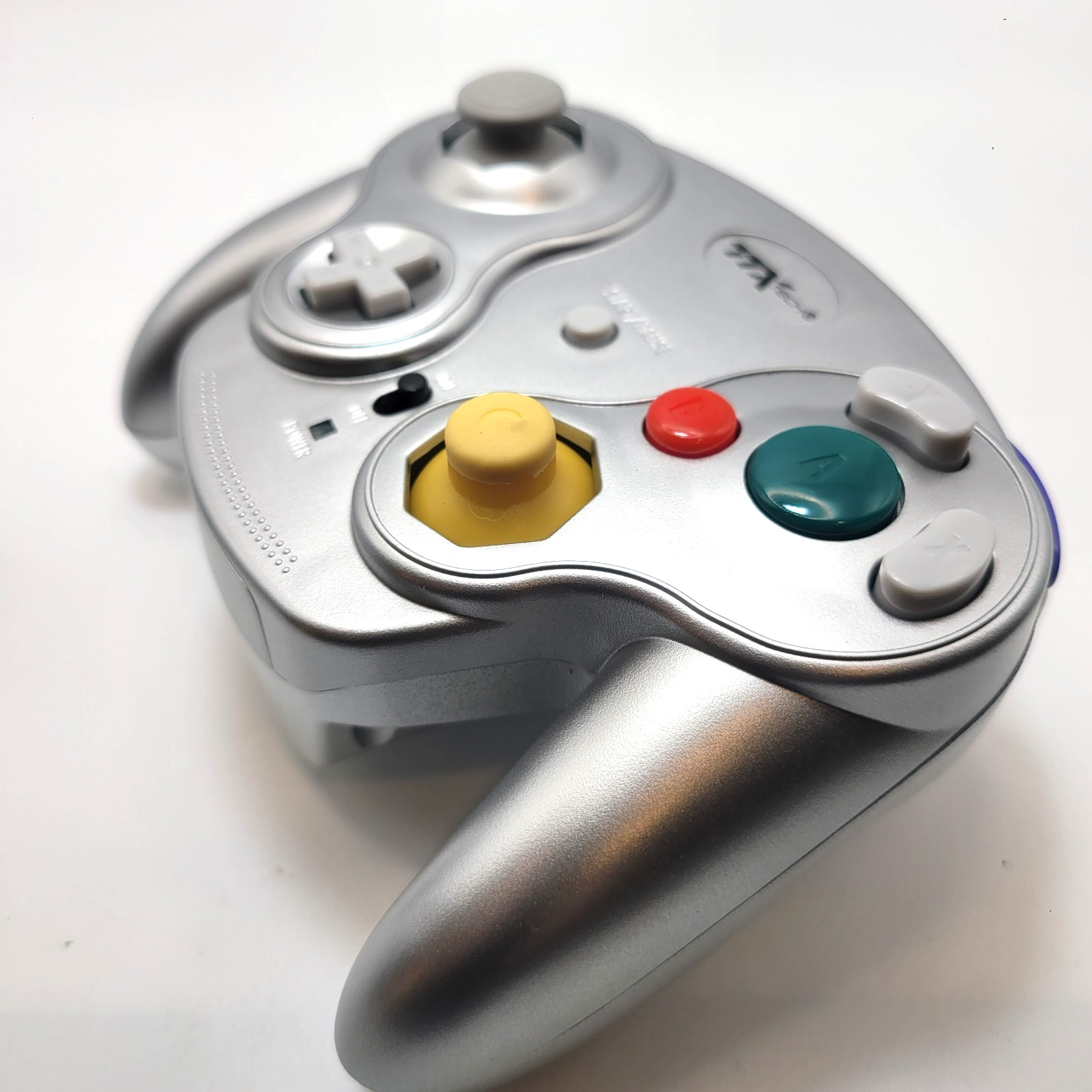 Silver “WaveDash” Wireless GameCube Controller for NGC or Wii – New In Box