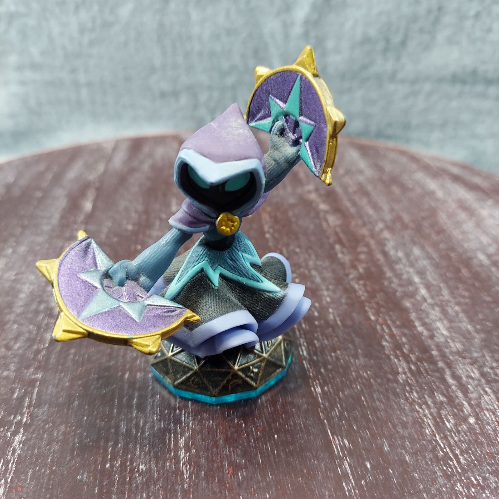 Skylanders Swap Force Enchanted Star Strike Light Element Enigma Figure
