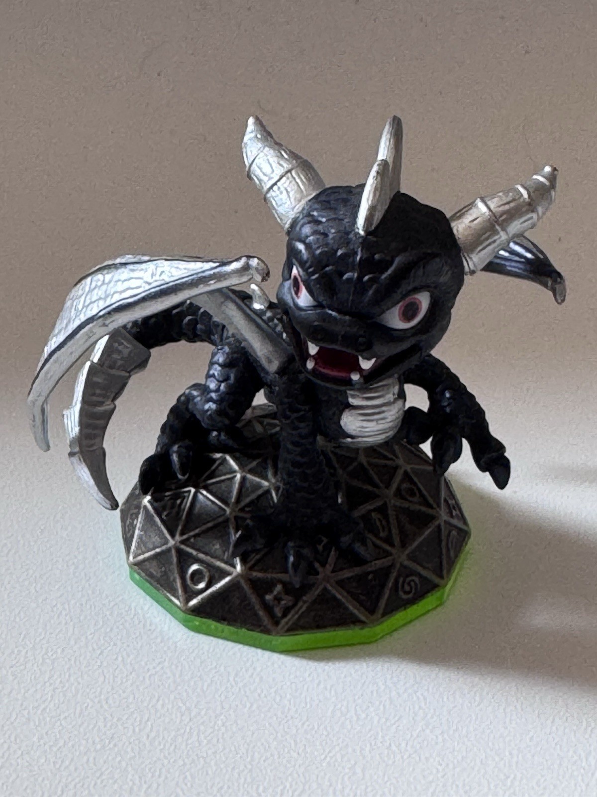 Skylanders Variant Dark Spyro. Black/Silver Game Figure