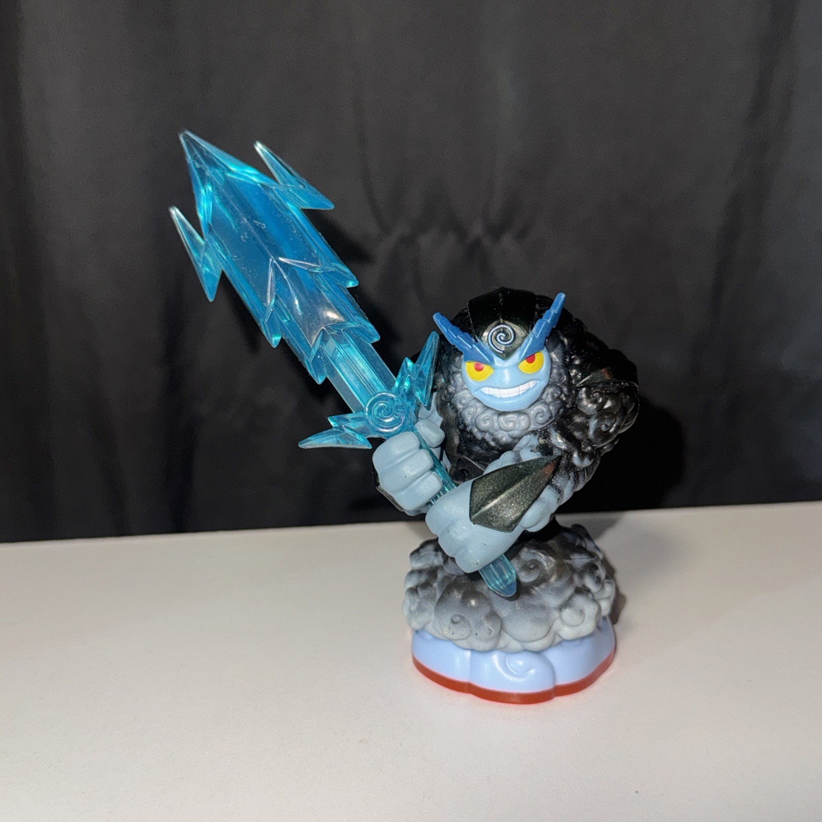 Skylanders Trap Team Figure Thunderbolt Trap Master Air Element