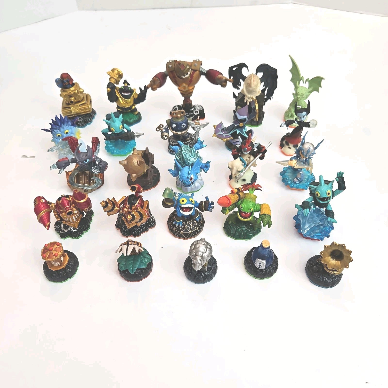 Skylanders Character Figure Lot of 25 Various Mixed, Video Game