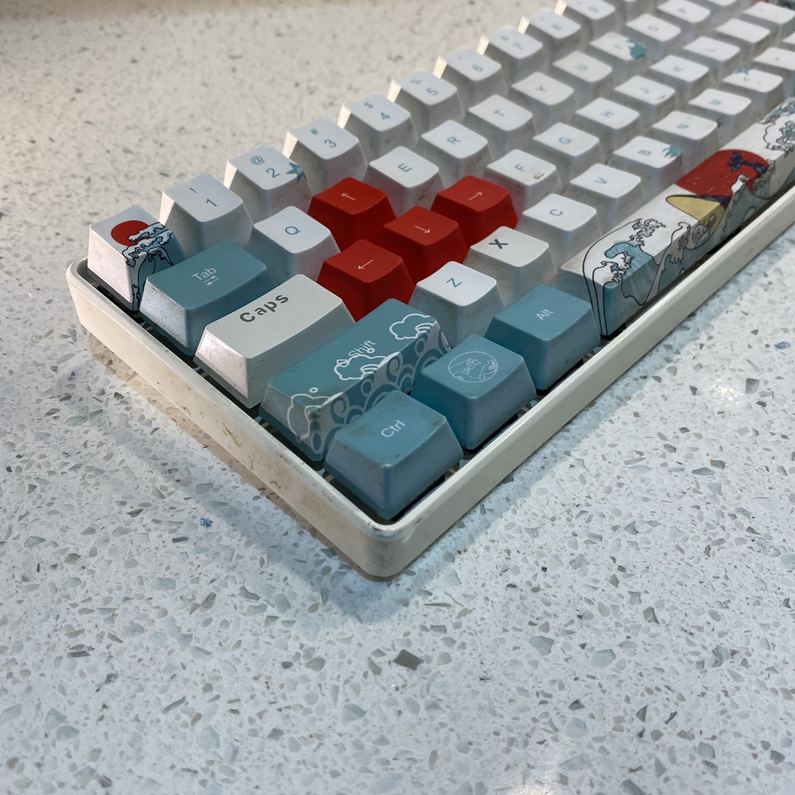 Geeky GK61 60% | Hot-Swappable Mechanical Gaming Keyboard | 61-Key Multicolor RG