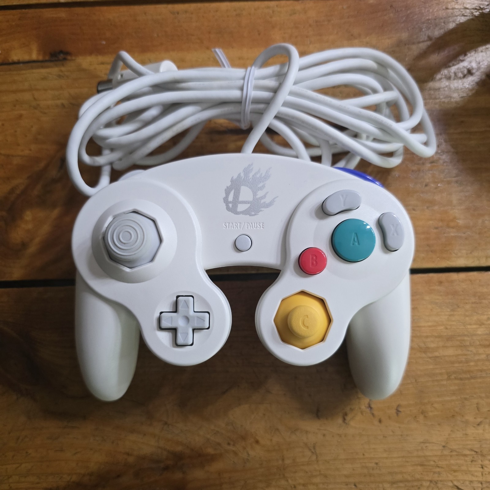 Nintendo Super Smash Bros. White Classic GameCube Controller (US Seller)