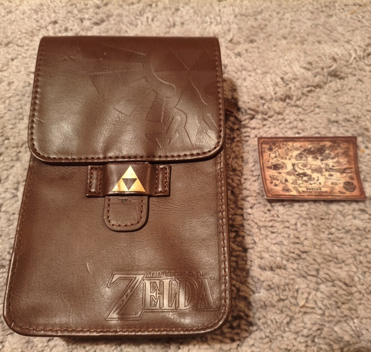 The Legend of Zelda Adventurer’s Pouch & Cloth – Nintendo 3DS Wii Switch – Brown