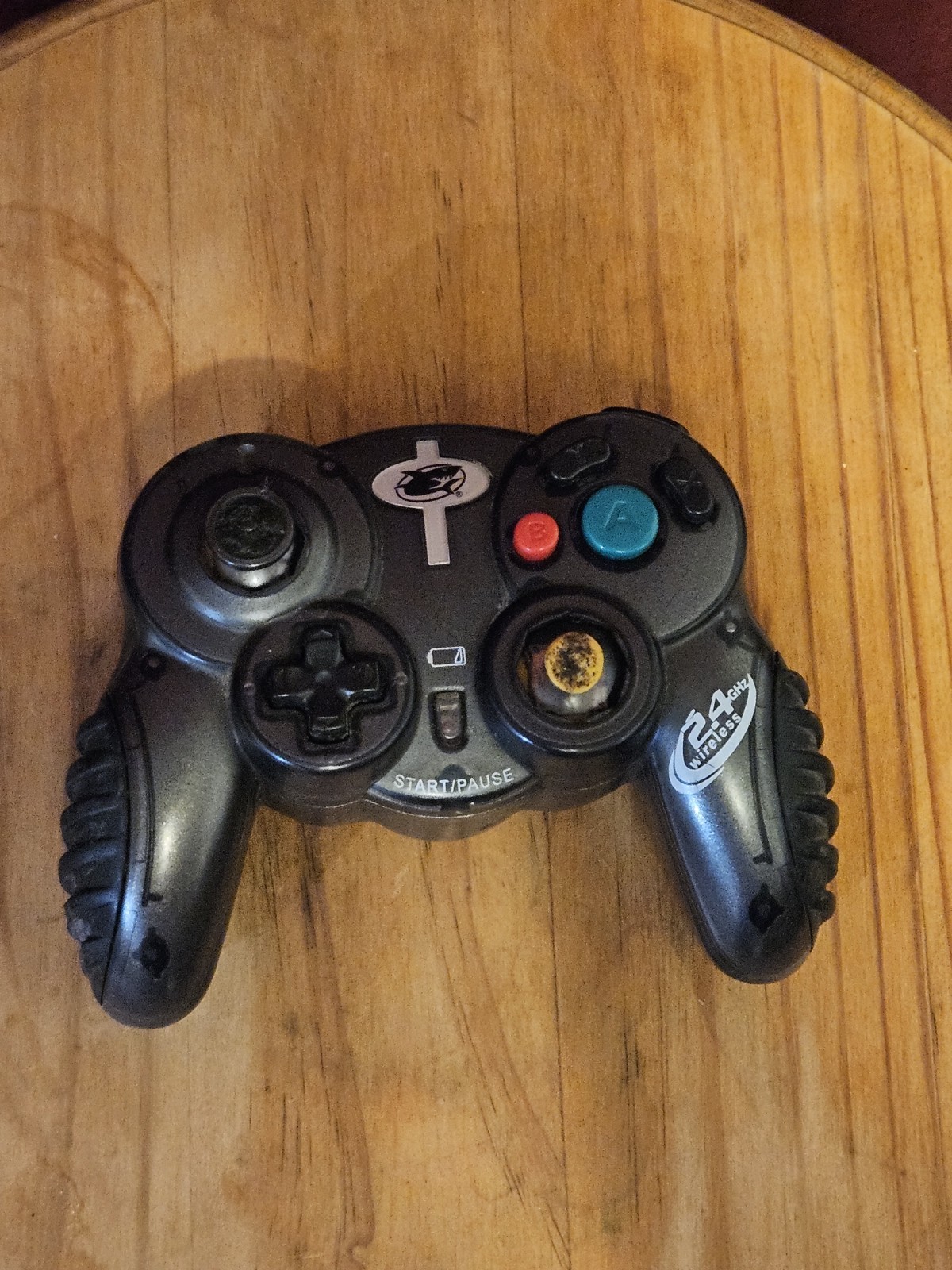 two Mad Catz Wireless Controller Black Ergonomic 2.4GHz RF For GameCube Console
