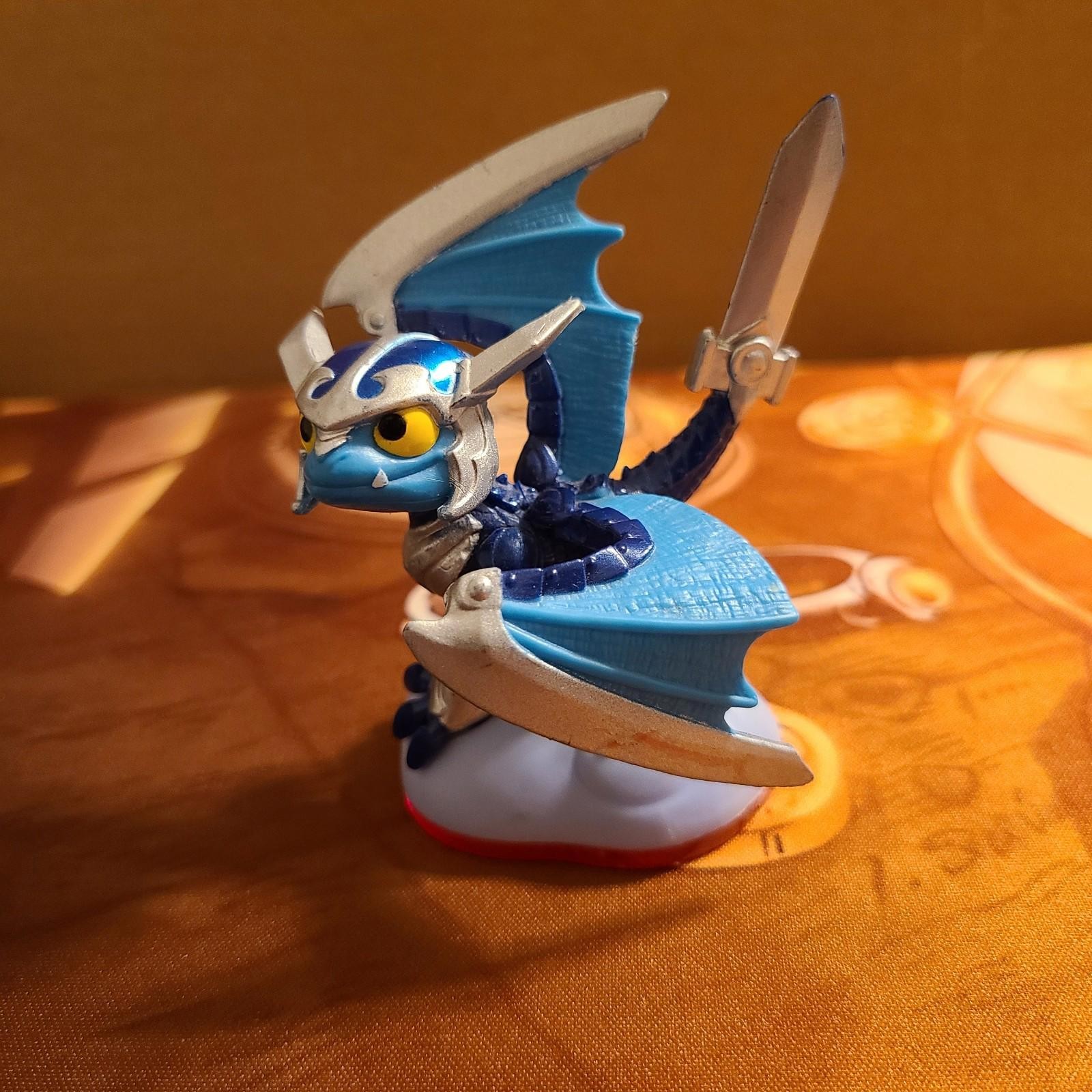 Blades Skylanders Trap Team Air Element Figure Blue Dragon Sword Tested Wii PS4