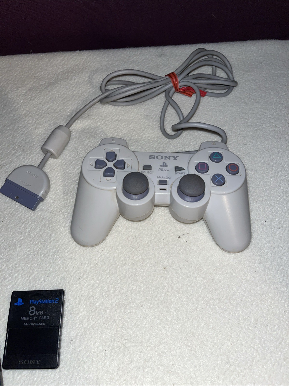 2x PLAYSTATION 2 PS2 Sony Controllers SCPH-10010 & SCPH-110 & 2 Memory 8mg Cards