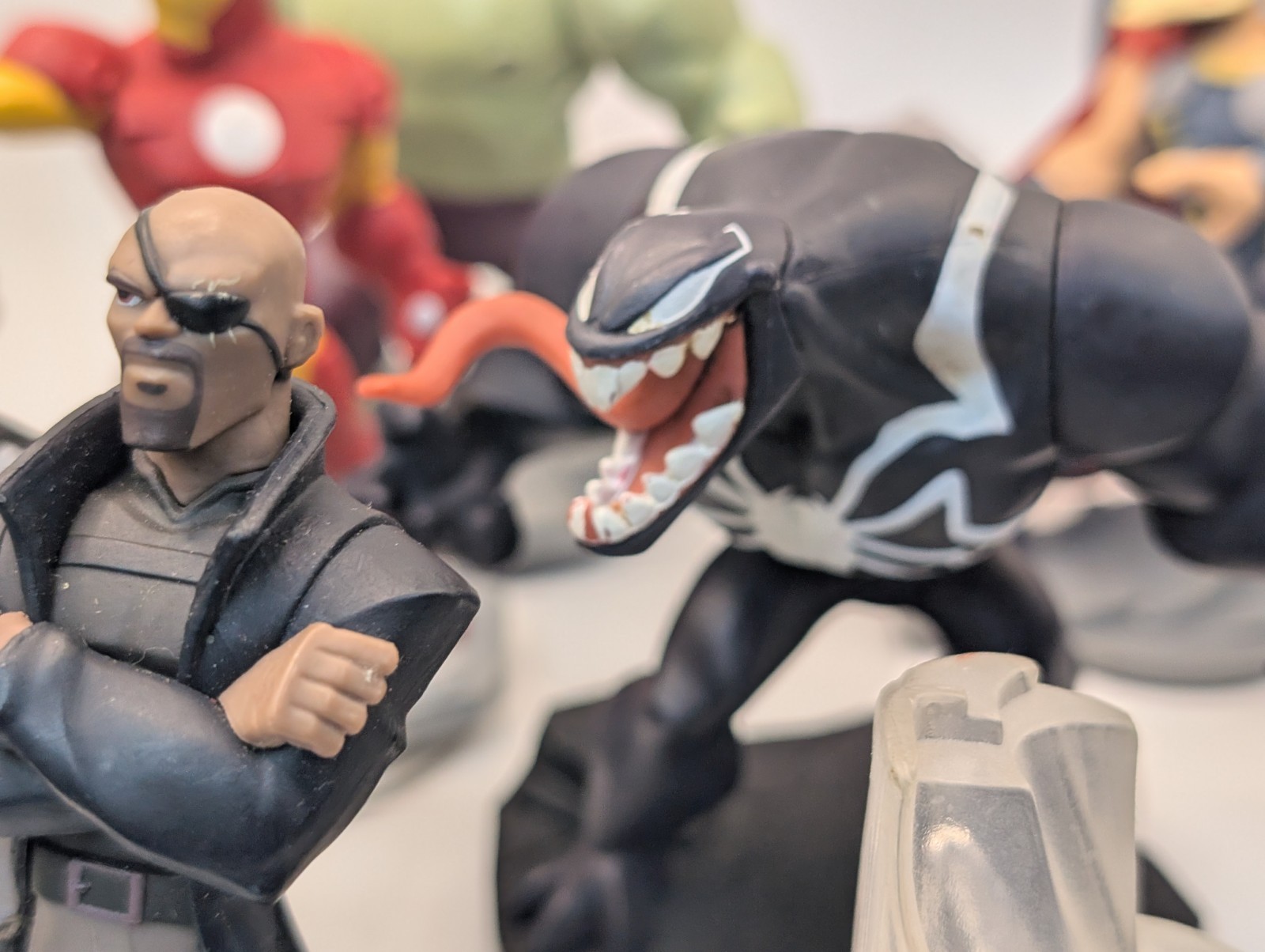 Disney Infinity Marvel Lot 14 Figures Hulk Iron Man Thor Venom Groot + Bonus