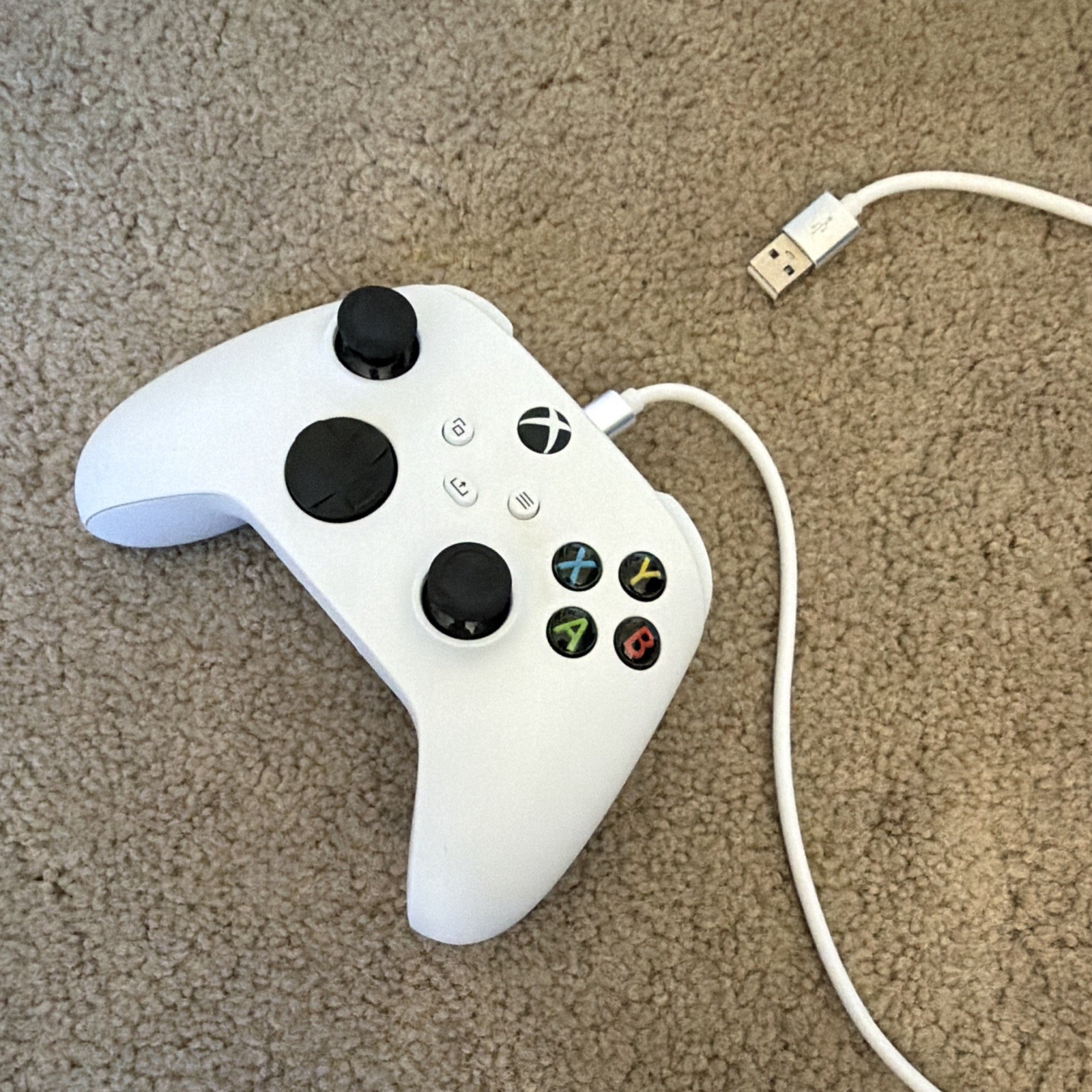 Microsoft Xbox Wireless Controller White USB-C Wired/Wireless w/ Cable