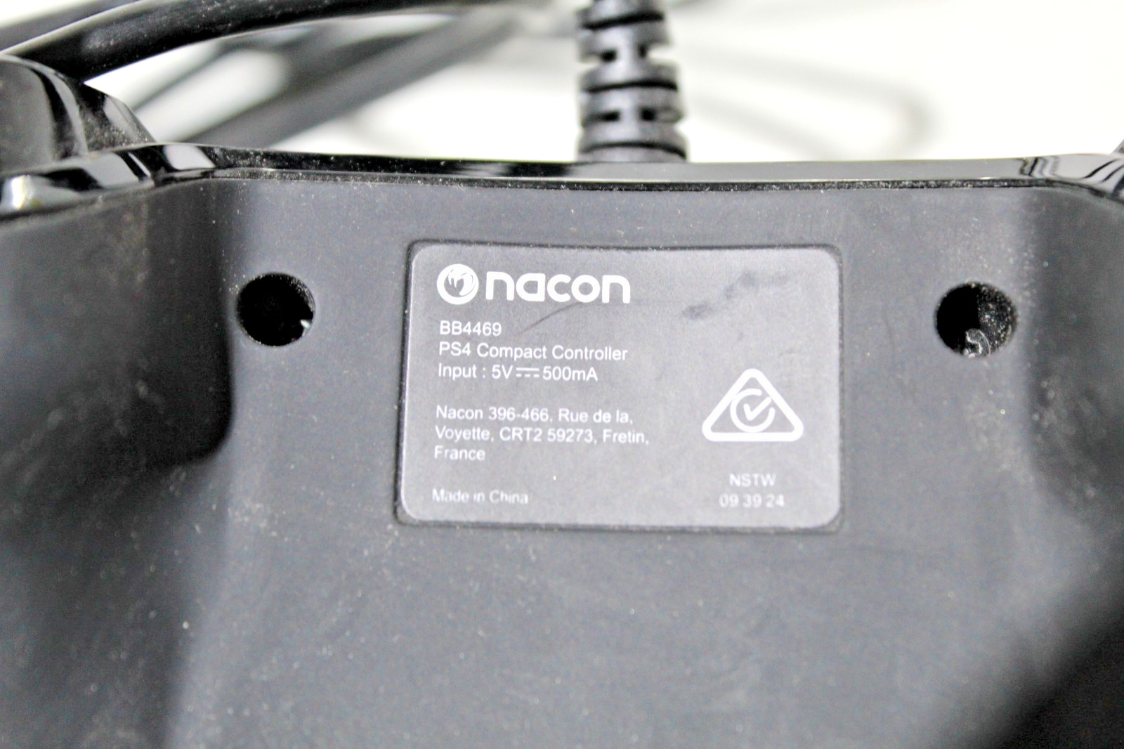 NACON Wired Compact Controller for PS4/PC – Black