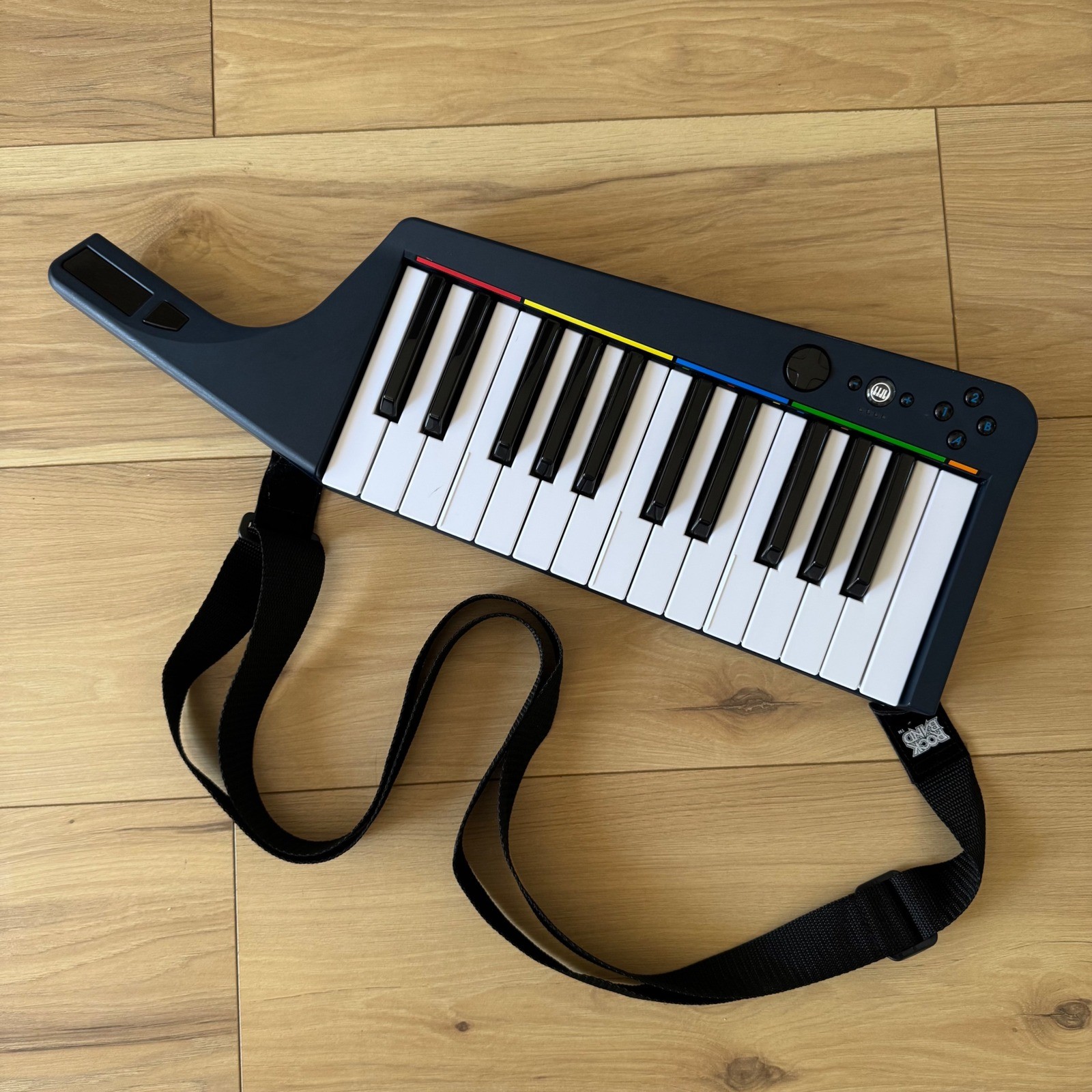 Rock Band 3 Wireless Keyboard Controller Mad Catz Keytar Black Strap, No Dongle