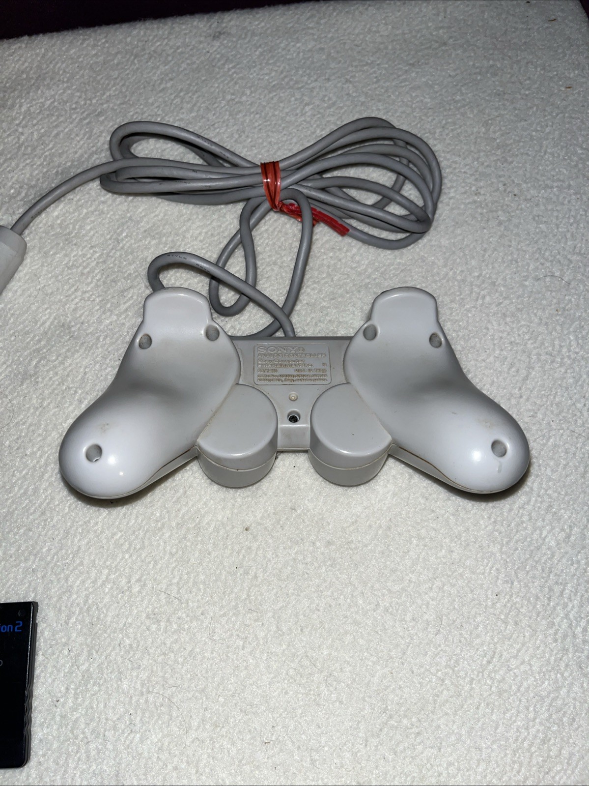 2x PLAYSTATION 2 PS2 Sony Controllers SCPH-10010 & SCPH-110 & 2 Memory 8mg Cards