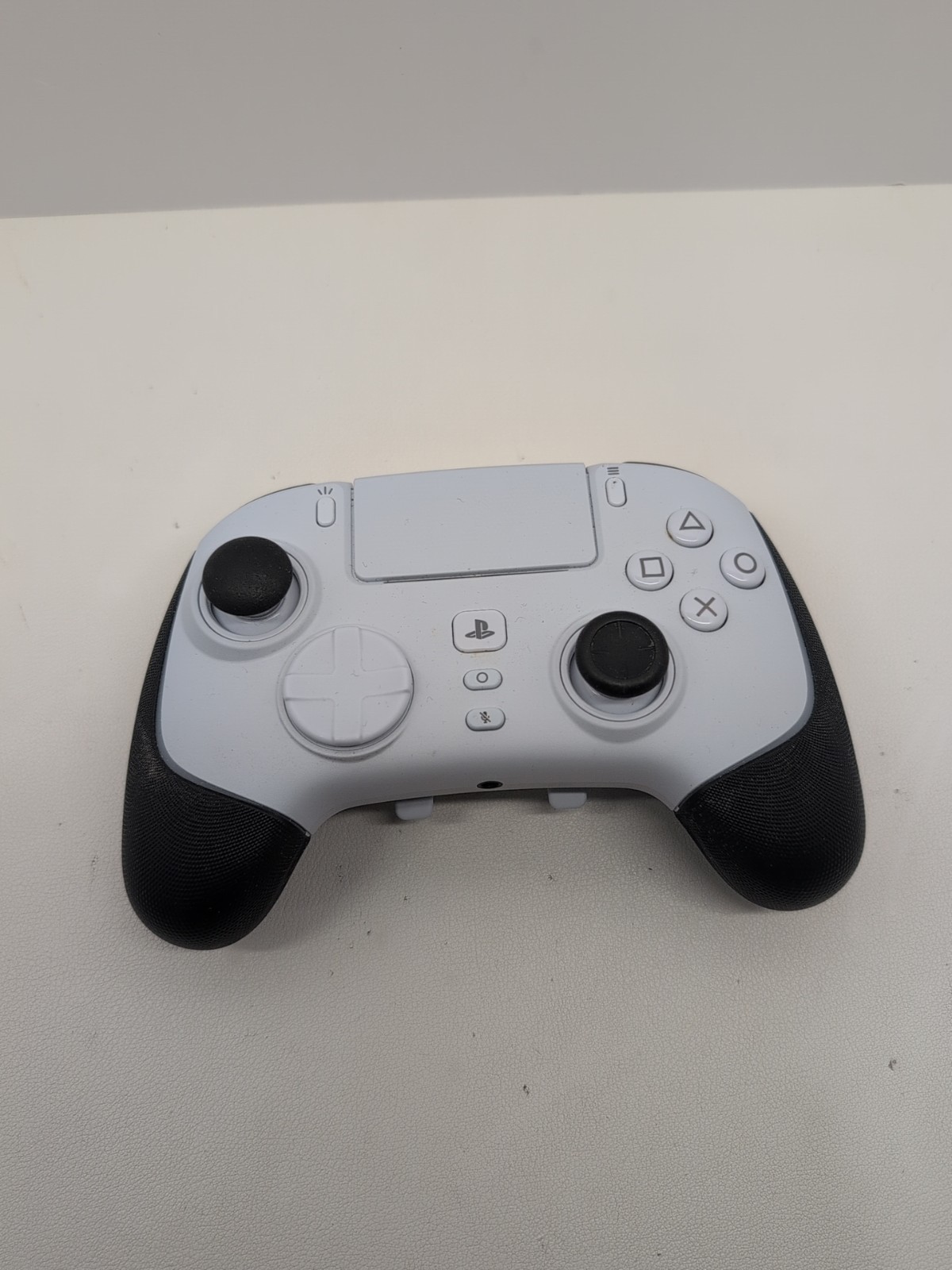 Razer Wolverine V2 Pro Controller Only for Sony PlayStation 5 White (No Dongle)