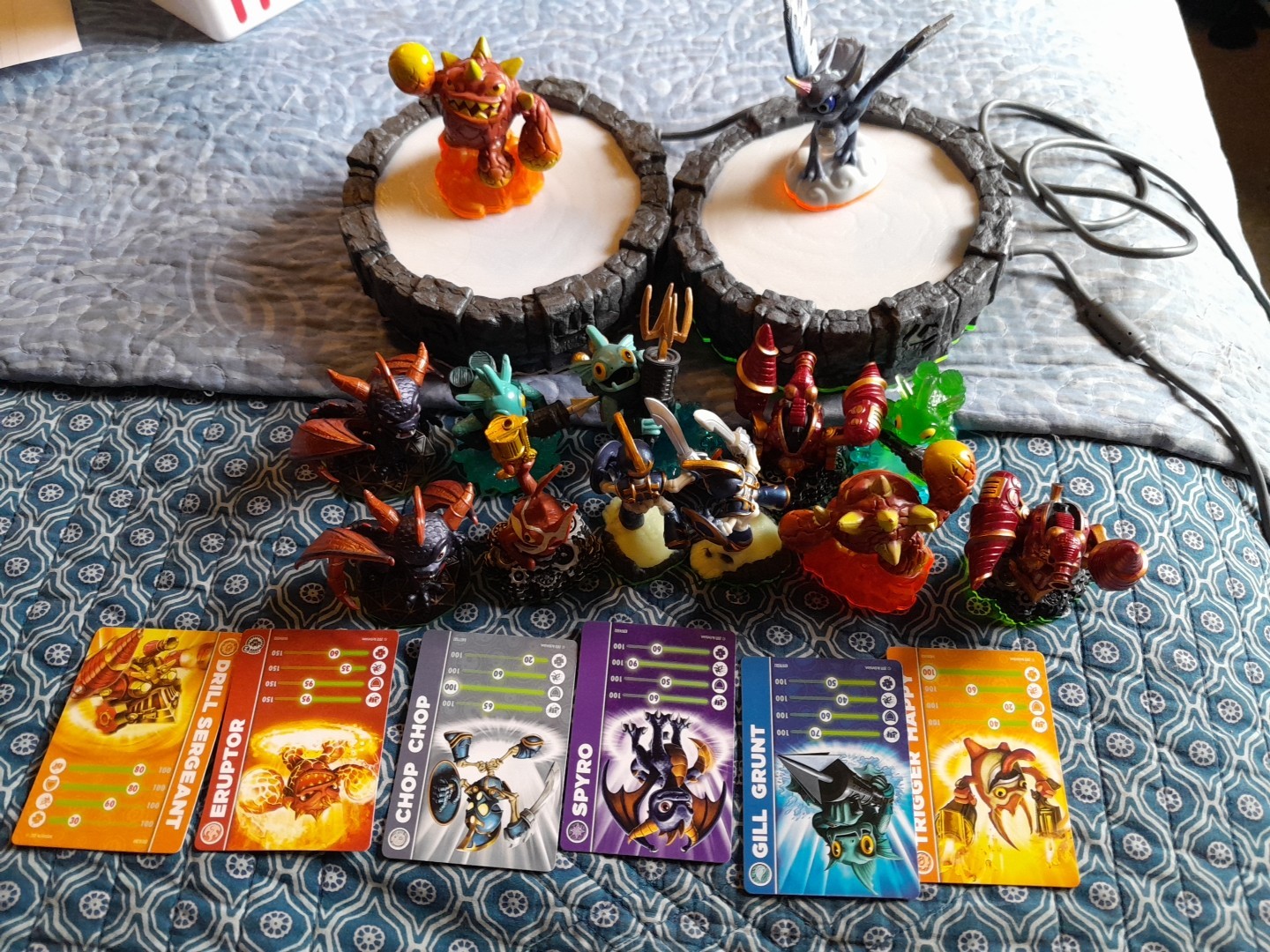 Skylanders Lot 2 Portals 13 Figures 6 Cards Good Clean Condition See Pictures