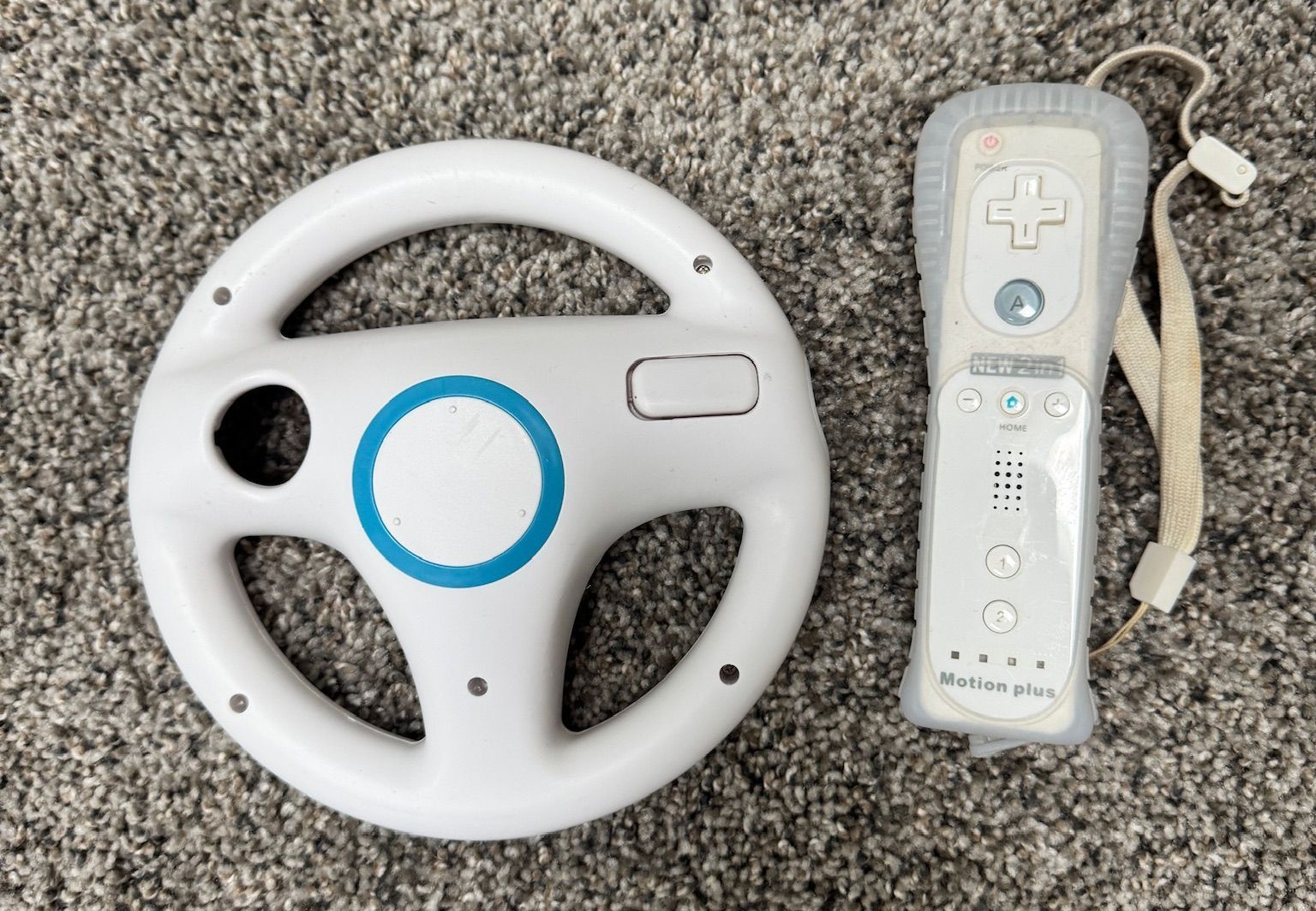 Nintendo Wii Bundle 2 Wii Remote Plus 3 Classic Controllers 2 Wheels Sensor Bar
