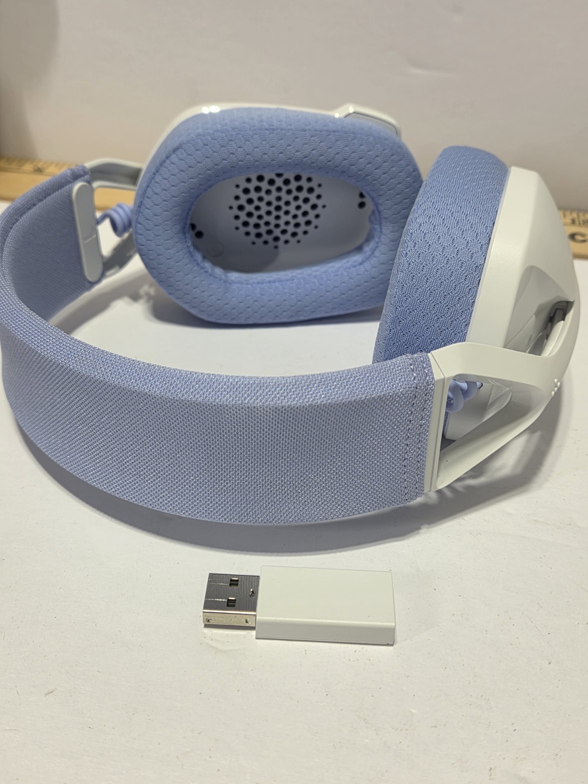 Logitech G435 Wireless Gaming Headset Off White/Lilac – Great Shape w/Dongle