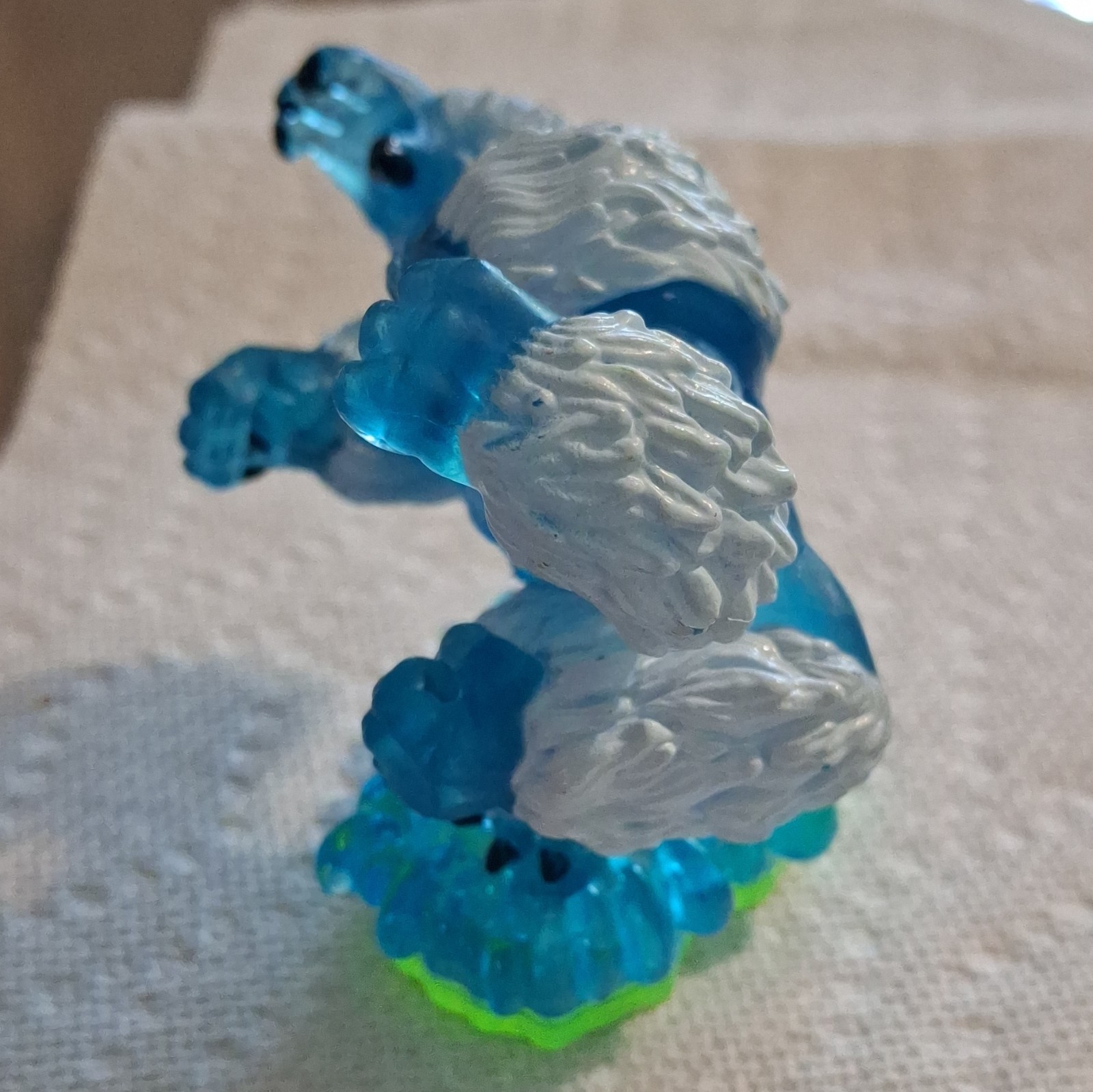 G- Skylanders Slam Bam Translucent Character Figure Green Base, MPN E1128A