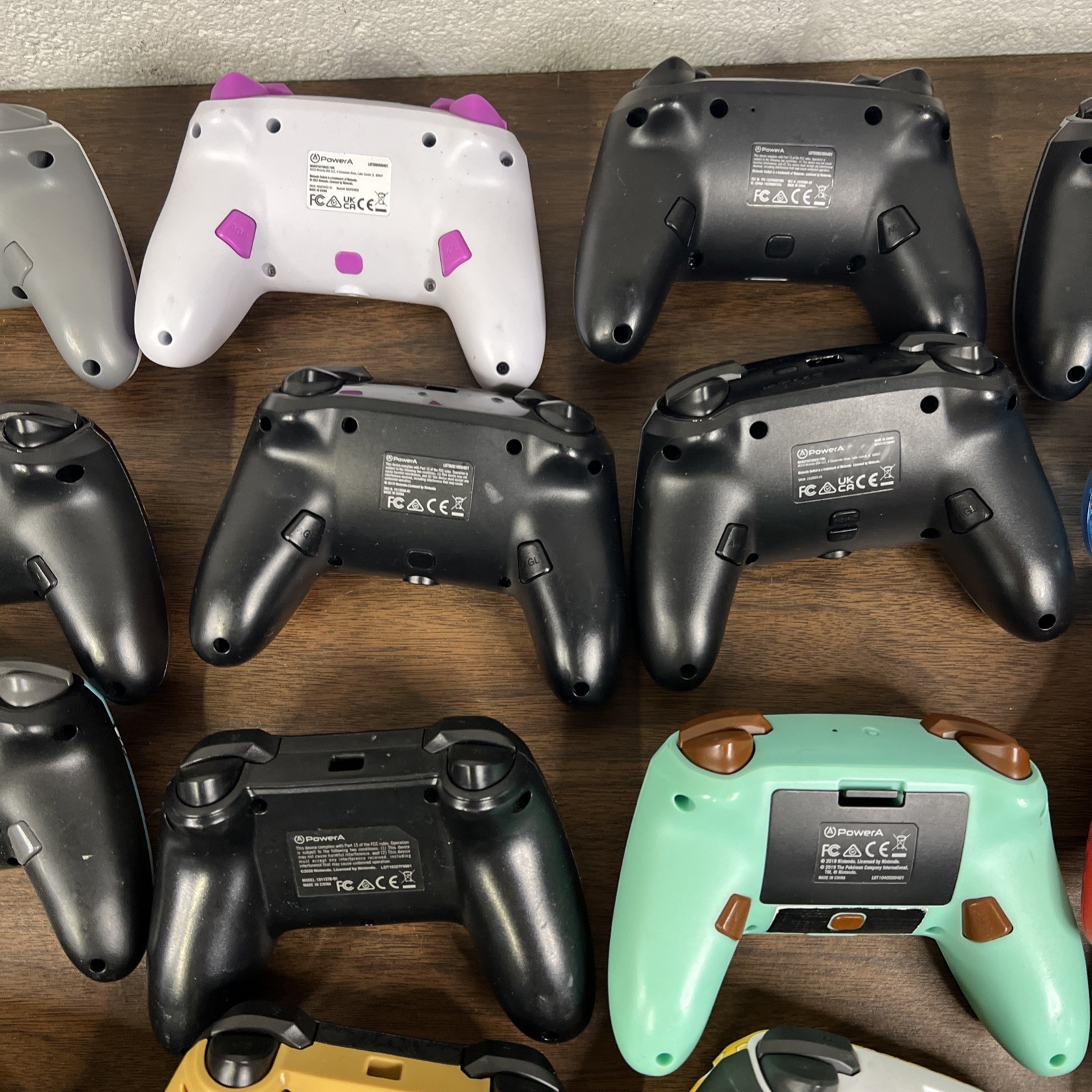 Lot of 30 Mixed PowerA PDP Hori Controllers for Nintendo Switch – ⚠️ UNTESTED