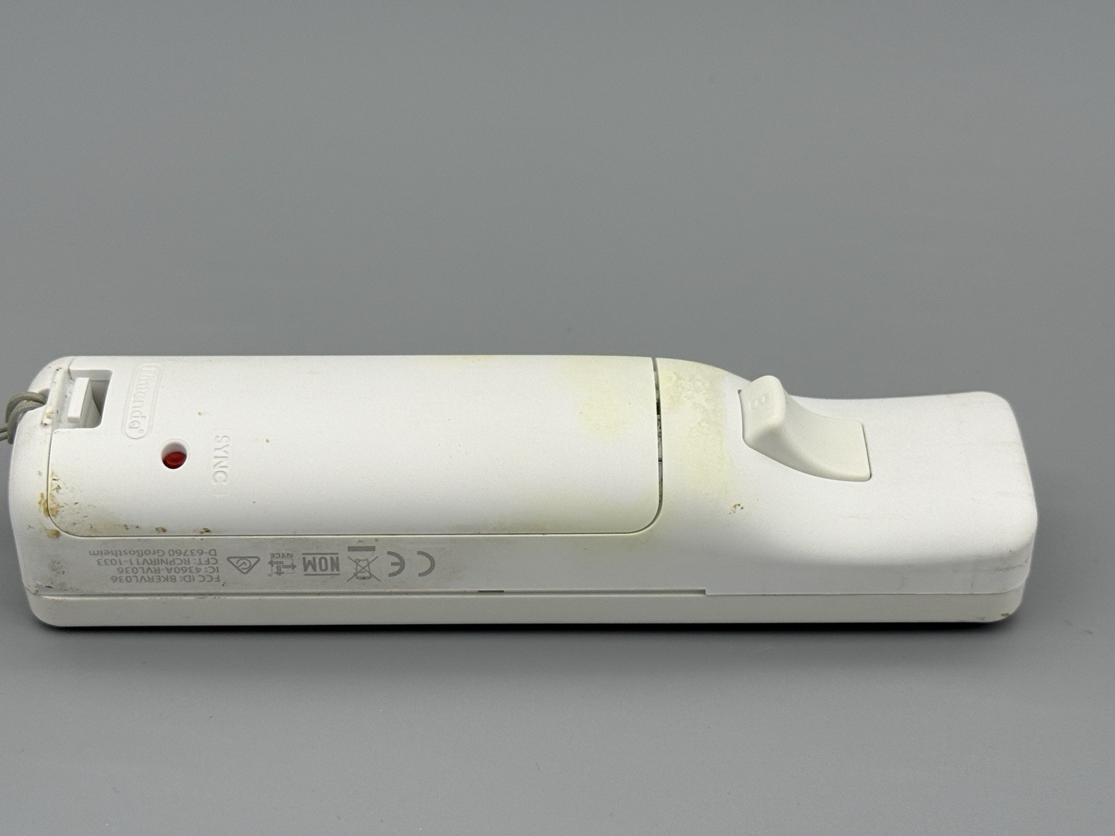 OEM Nintendo Wii Motion Plus Controller – White – Free Shipping – Stained