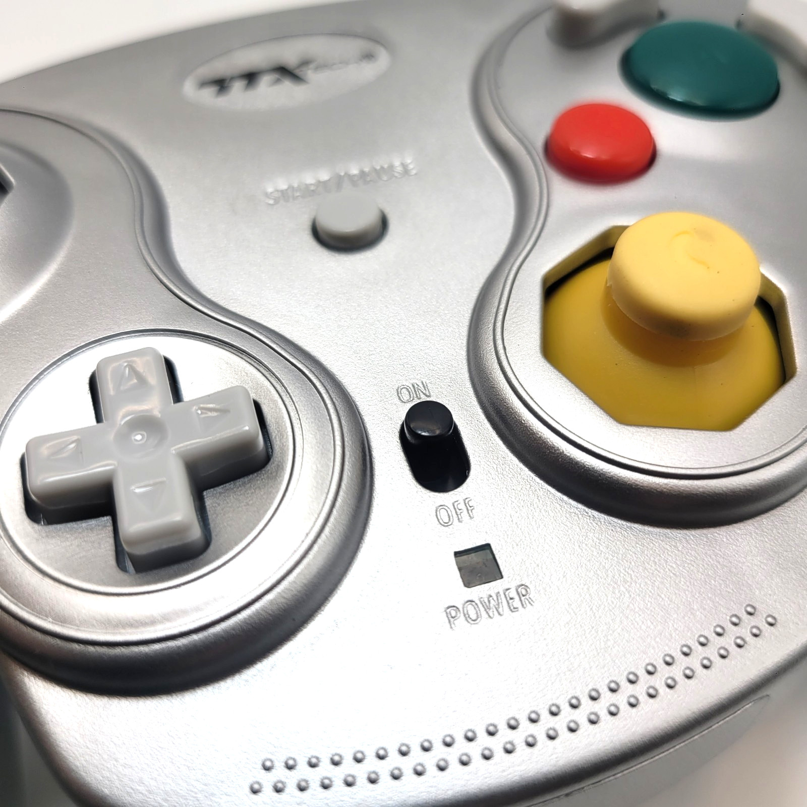Silver “WaveDash” Wireless GameCube Controller for NGC or Wii – New In Box