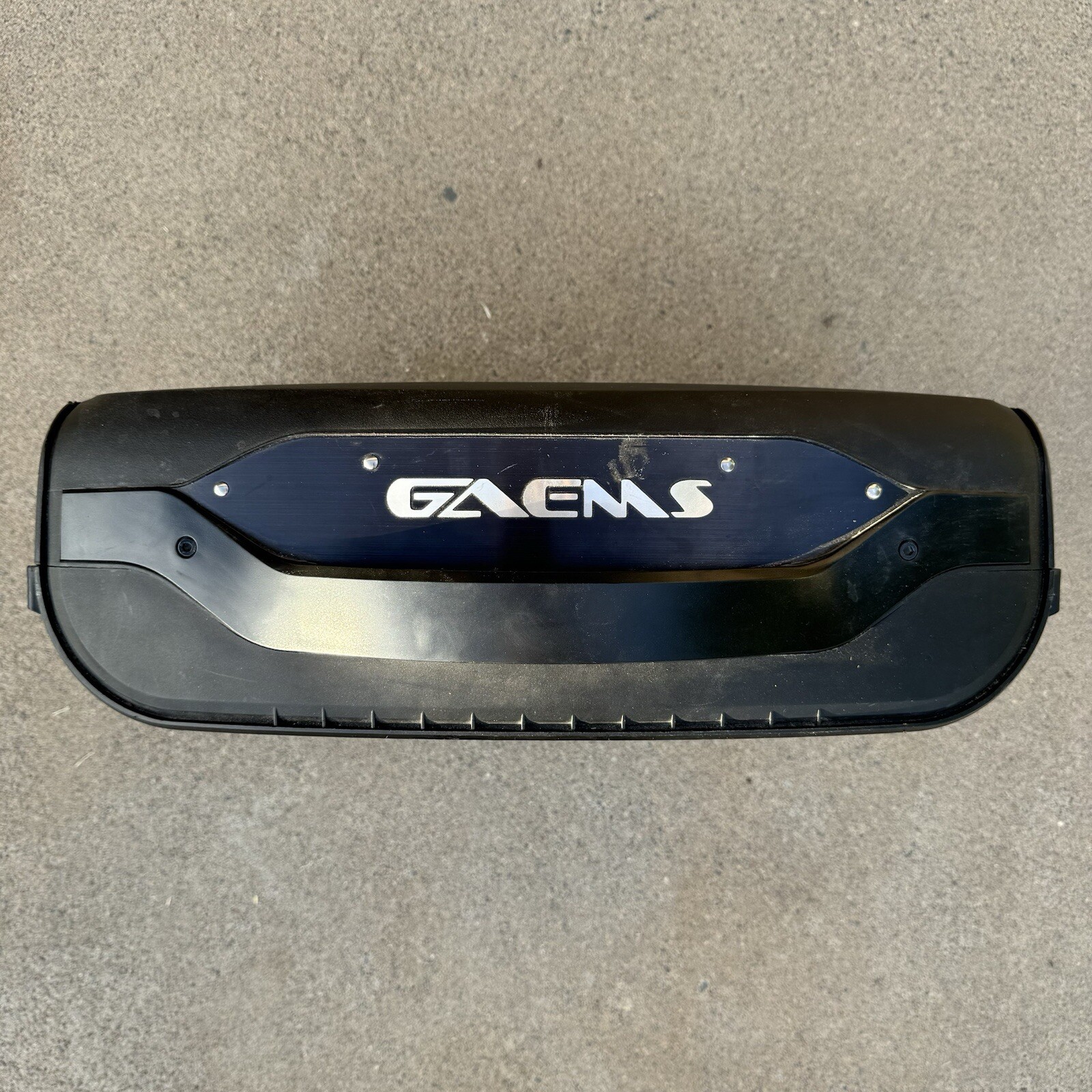 GAEMS G190 Vanguard Portable Gaming Case Monitor W/Cords
