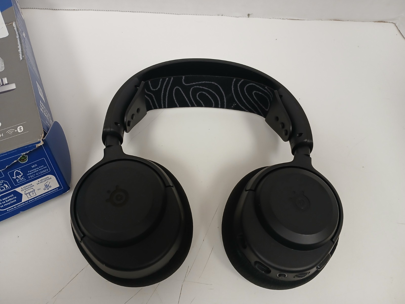 SteelSeries Arctis Nova 3P Wireless Gaming Headset For Playstation *NO DONGLE*