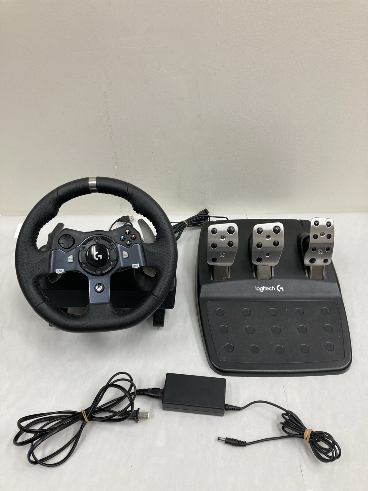 Logitech G920 Racing Wheel with Pedals for Xbox One and PC