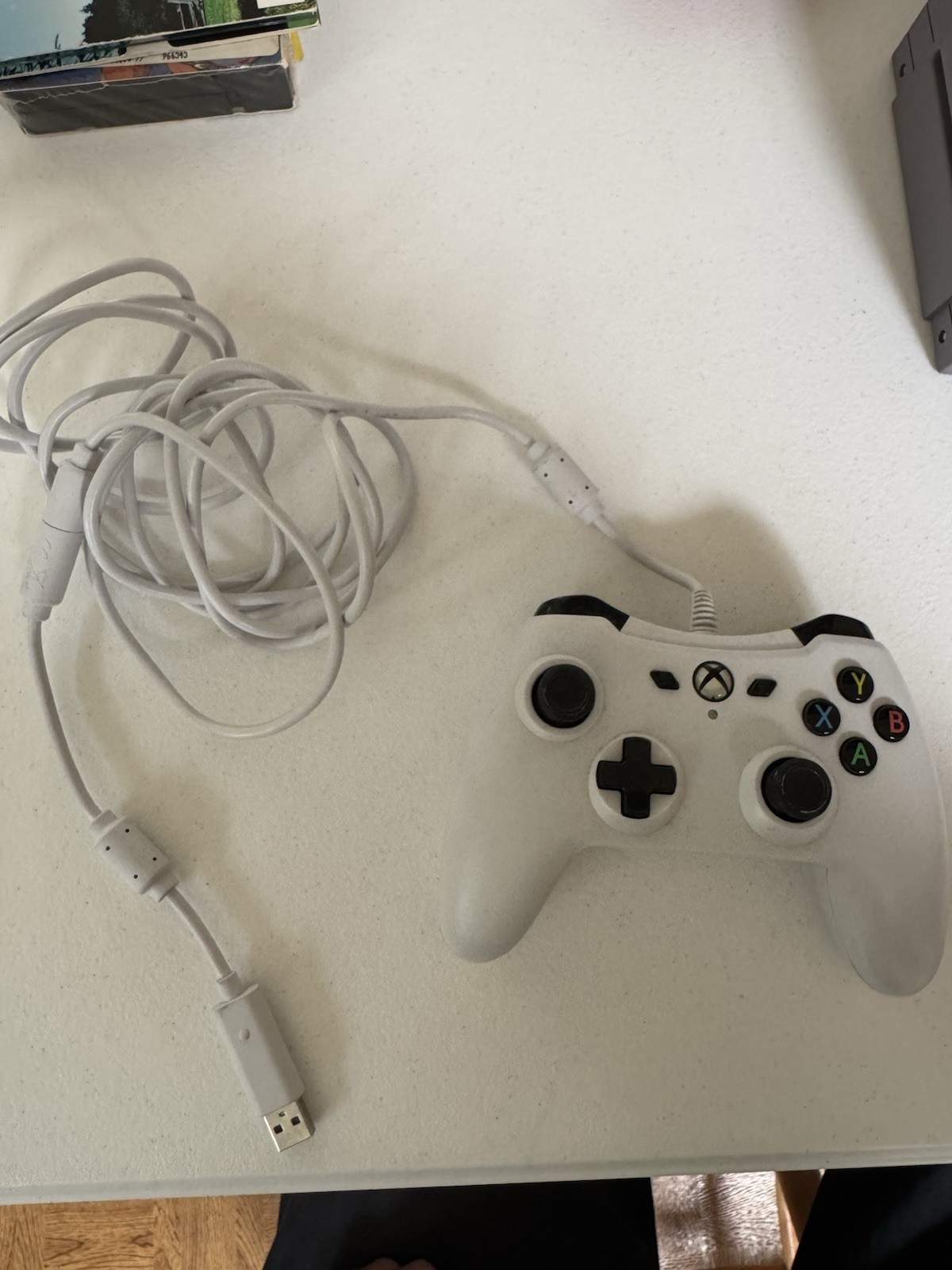 AmazonBasics Wired USB Controller for Xbox One/PC White 9.8 ft Ergonomic