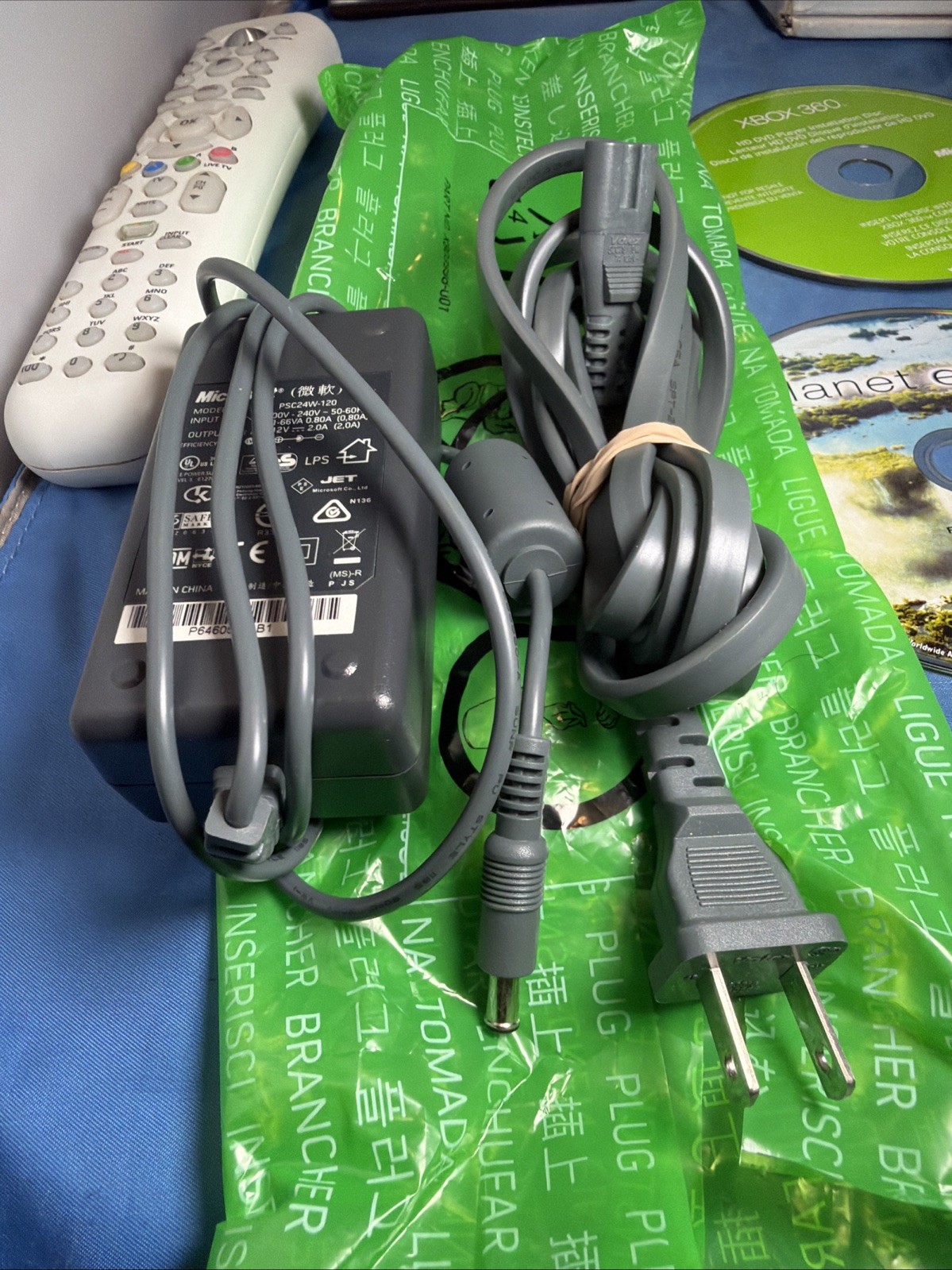 Microsoft Xbox 360 HD DVD Player White 9Z5-00013 For Xbox 360 And Controller