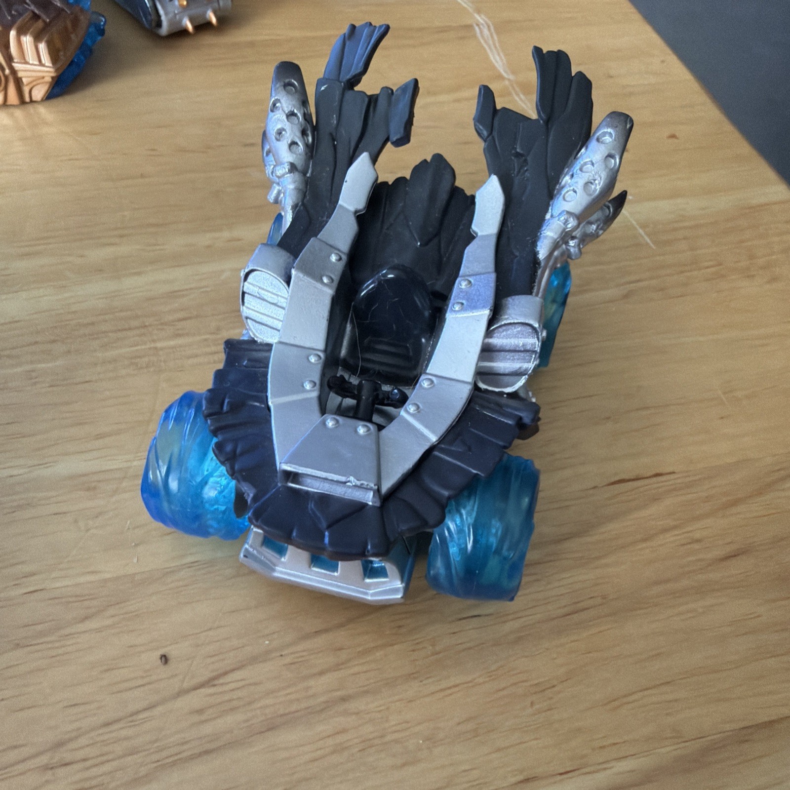 LOT of 10 Skylanders Action Figures / See Pictures