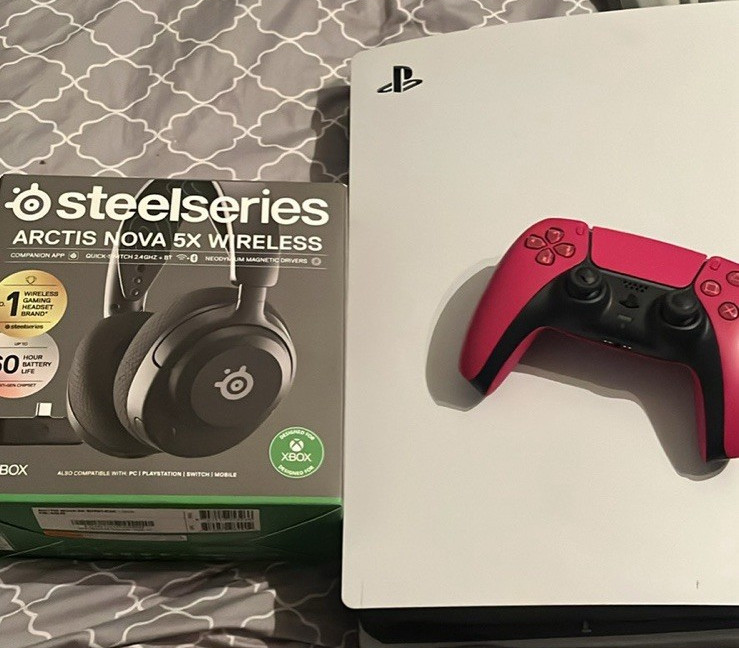 SteelSeries Arctis Nova 5X Wireless Headset & PlayStation Console Controller Bu…